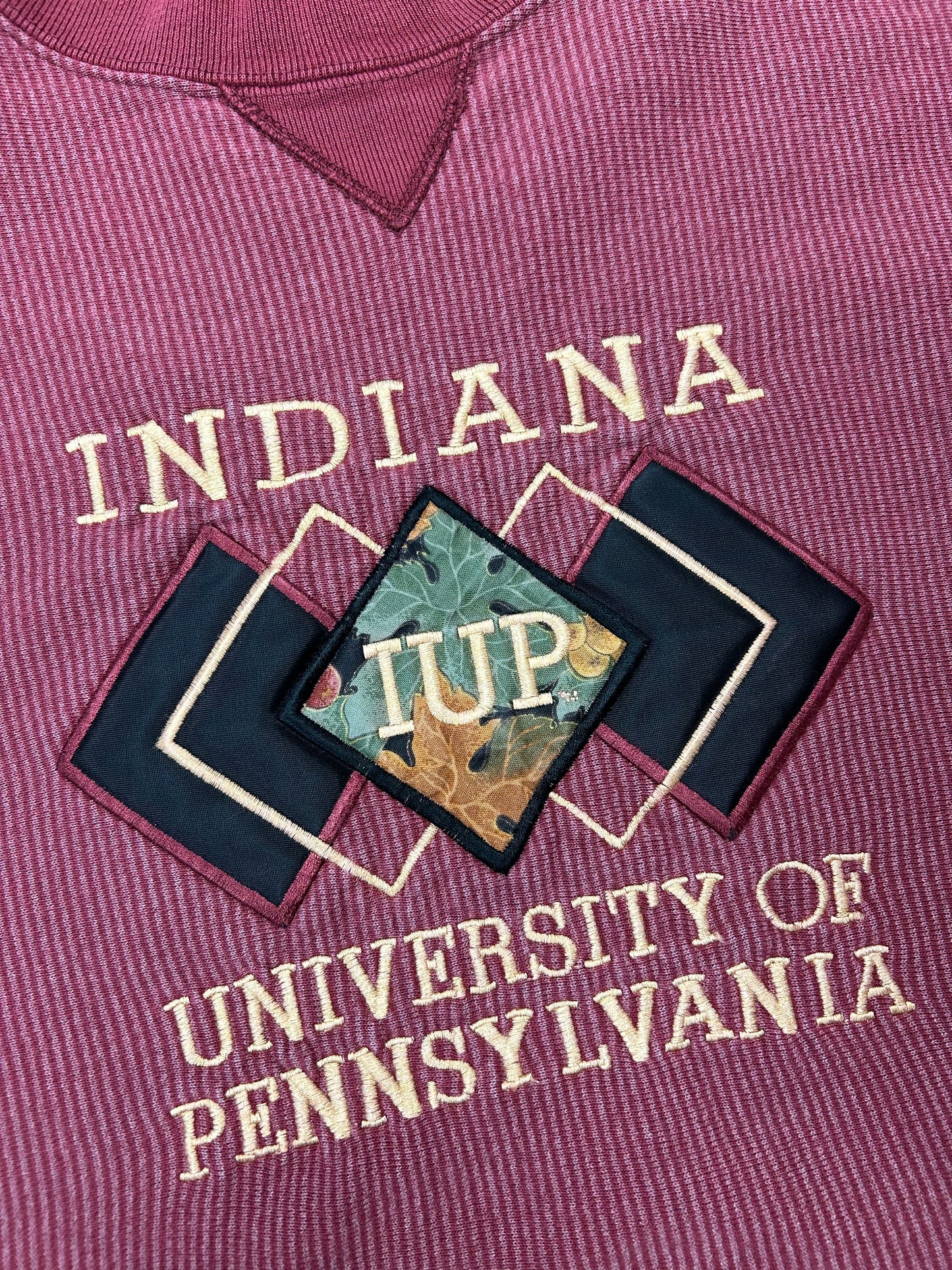 Vintage Image Wear Indiana University Of Pennsylvania IUP College Crewneck Sweatshirt Large/Medium Fit 23.75x29.25 Inches