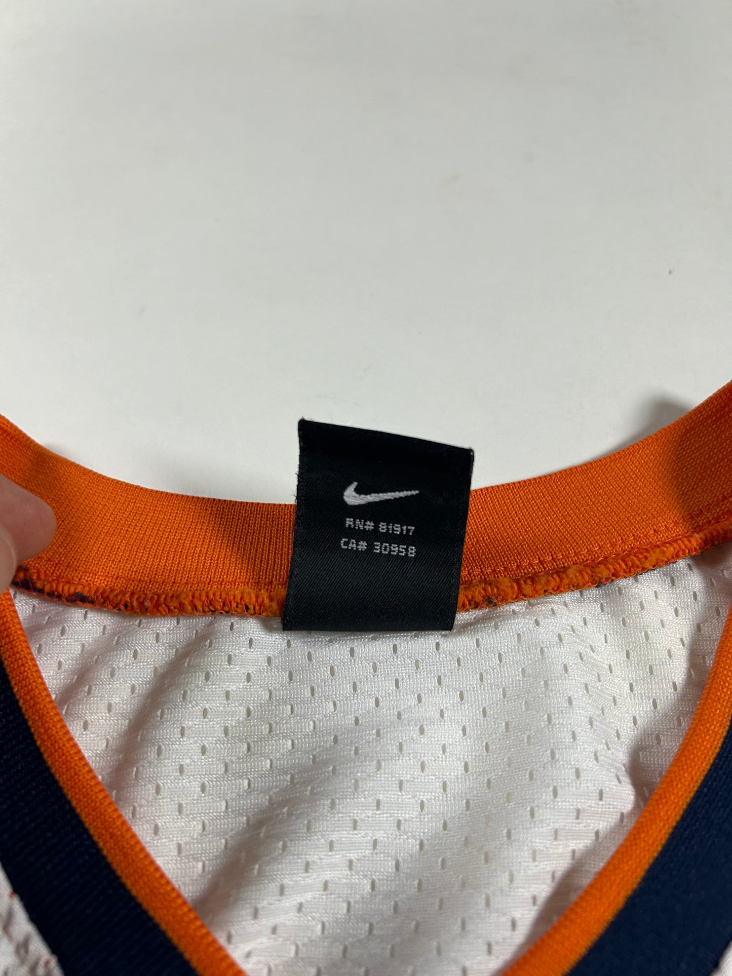 Vintage Nike Syracuse Orange Carmelo Anthony 15 White Orangeman Jersey Youth XL Fits Adult Small 21x29 Inches