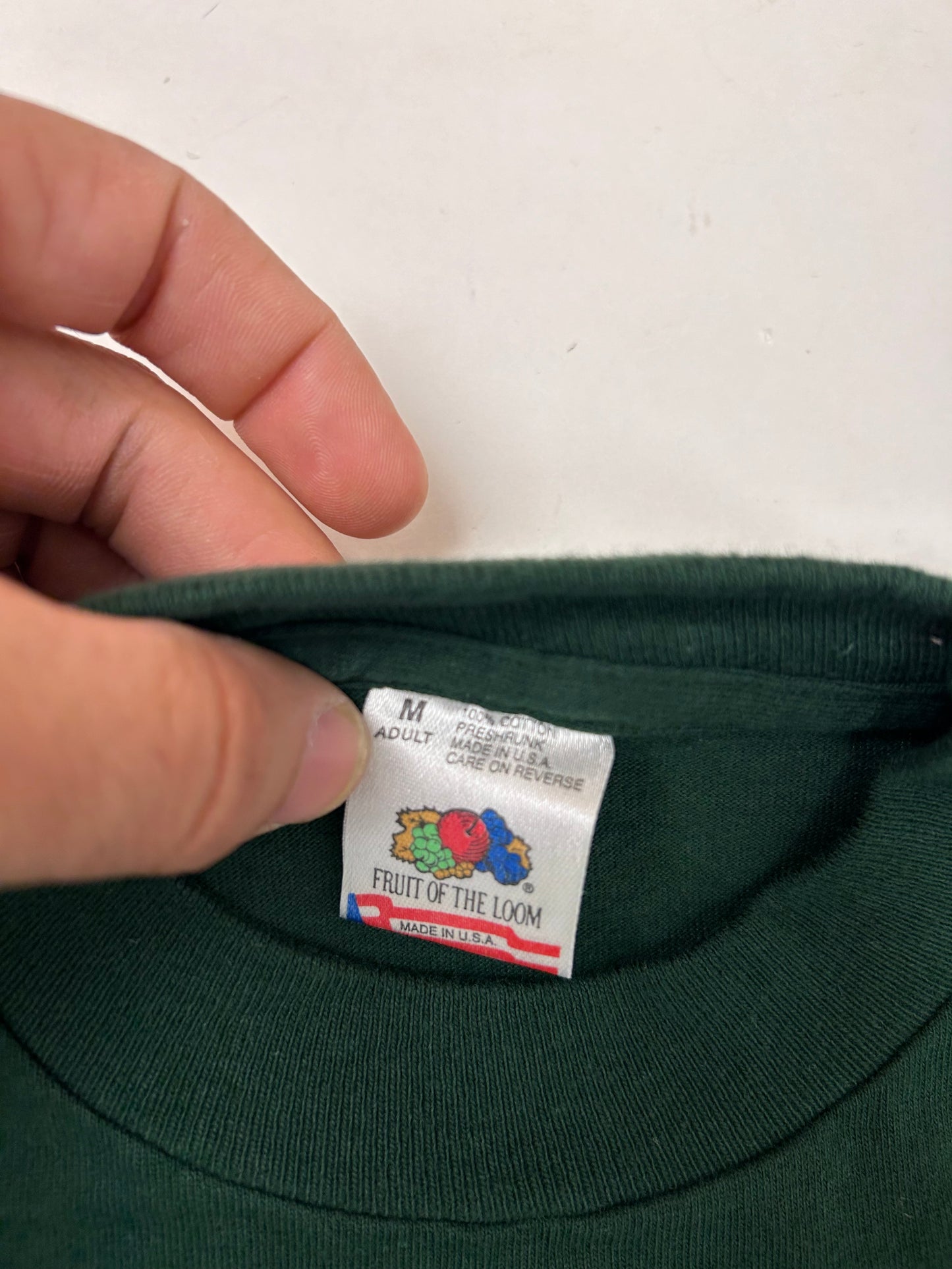 Edgewood NJ first edition “Deeper Than The Roots.” Tee Medium 19.25x28.75 Inches
 90s FOTL 100% Cotton USA Forest Green.

Size: