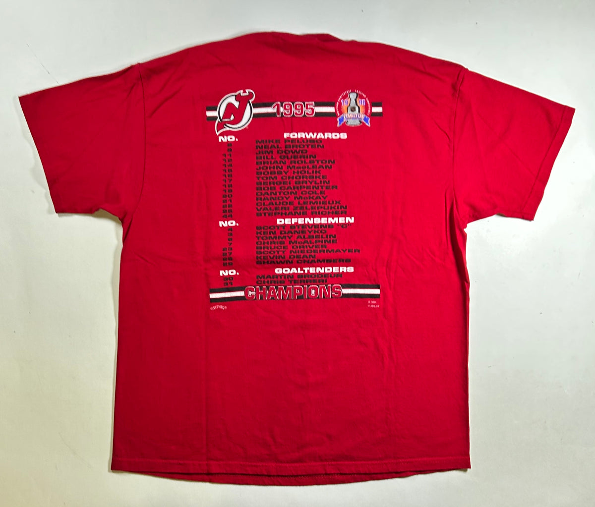 Vintage Nutmeg 1995 New Jersey Devils NHL Stanley Cup Champions Roster Tee Tagged XL 24.25x30.25 Inches