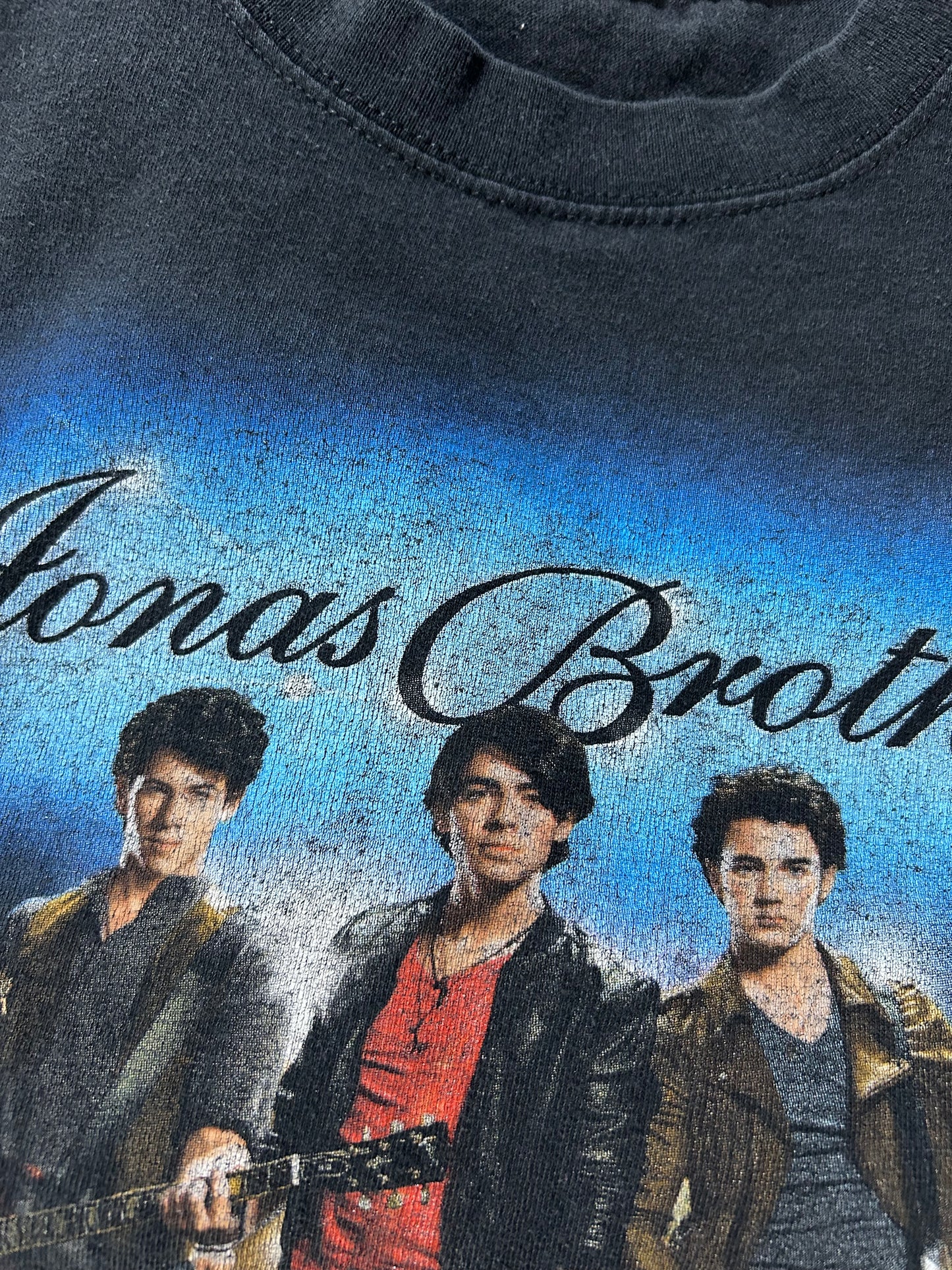 Vintage Jonas Brothers 2009 World Tour Band Music Concert Tee Medium 20.25x25 Inches Black Faded