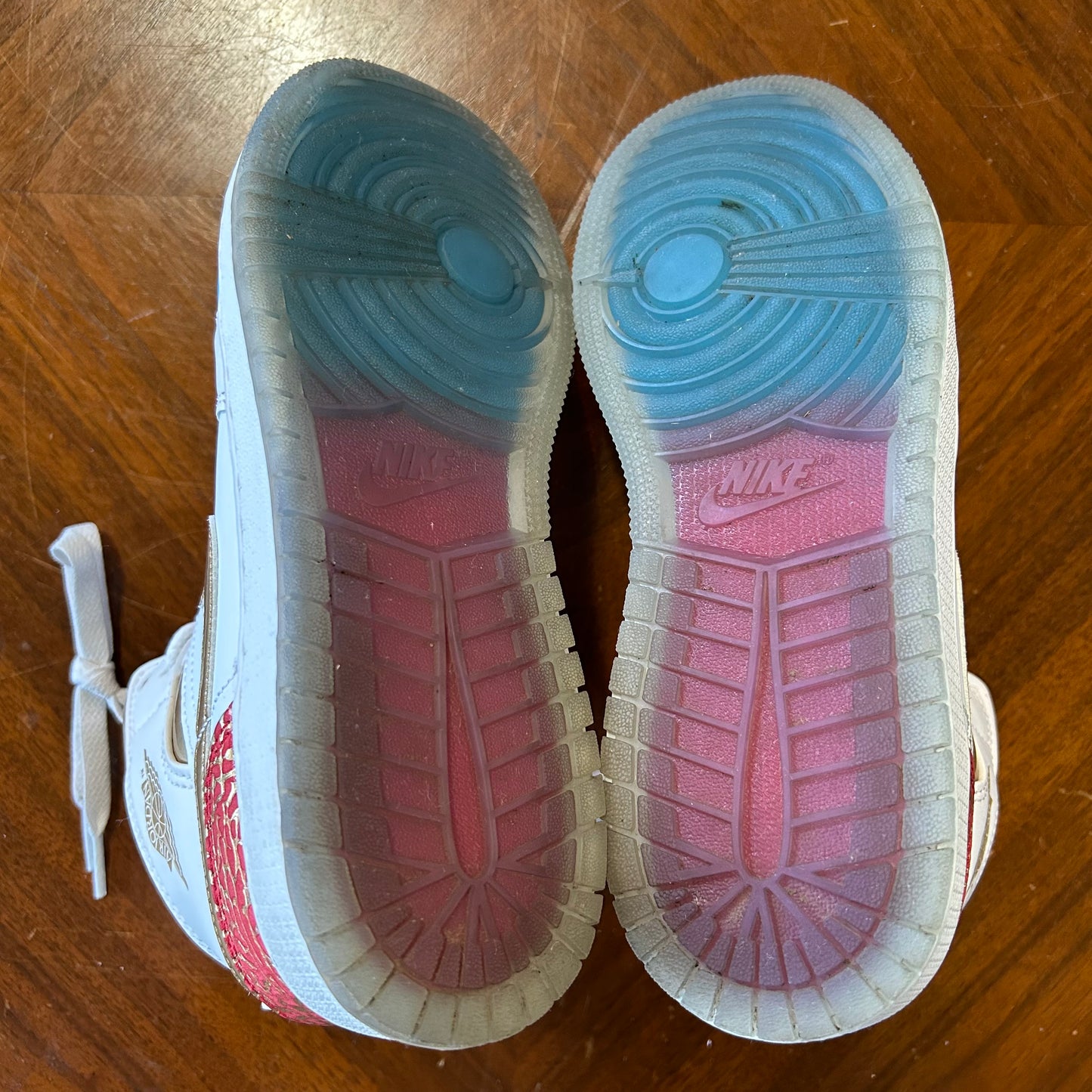 Nike Air Jordan 1 Mid ‘NC to Chicago’ White Metallic Gold GS Size 5.5 FB2212-100