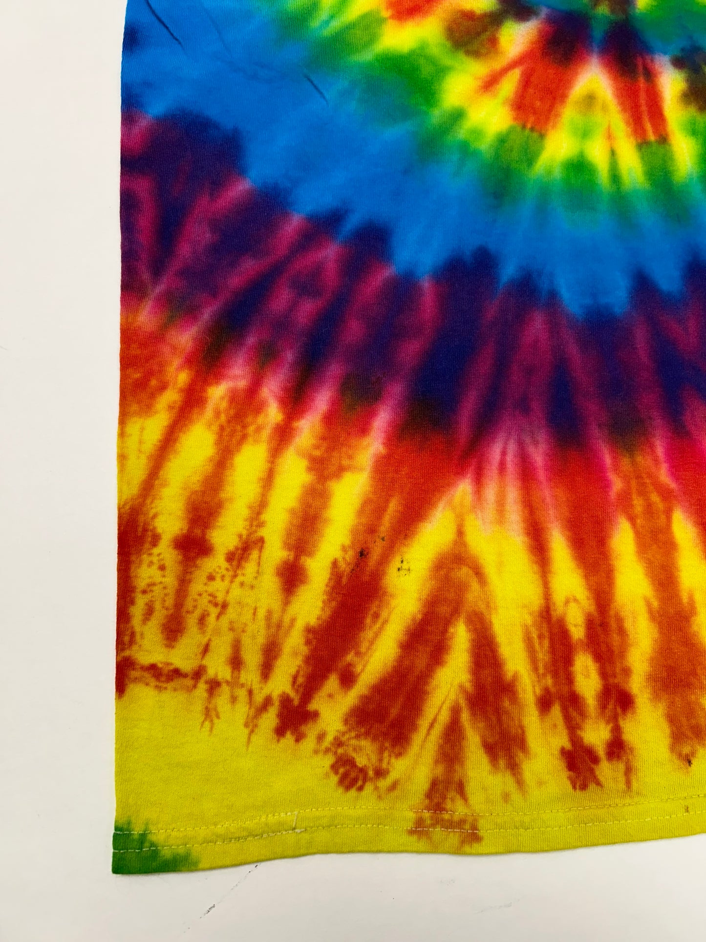 00s Santa Cruz Speed Wheels Tie-Dye Skate Tee Large 21.75x29.75 Inches