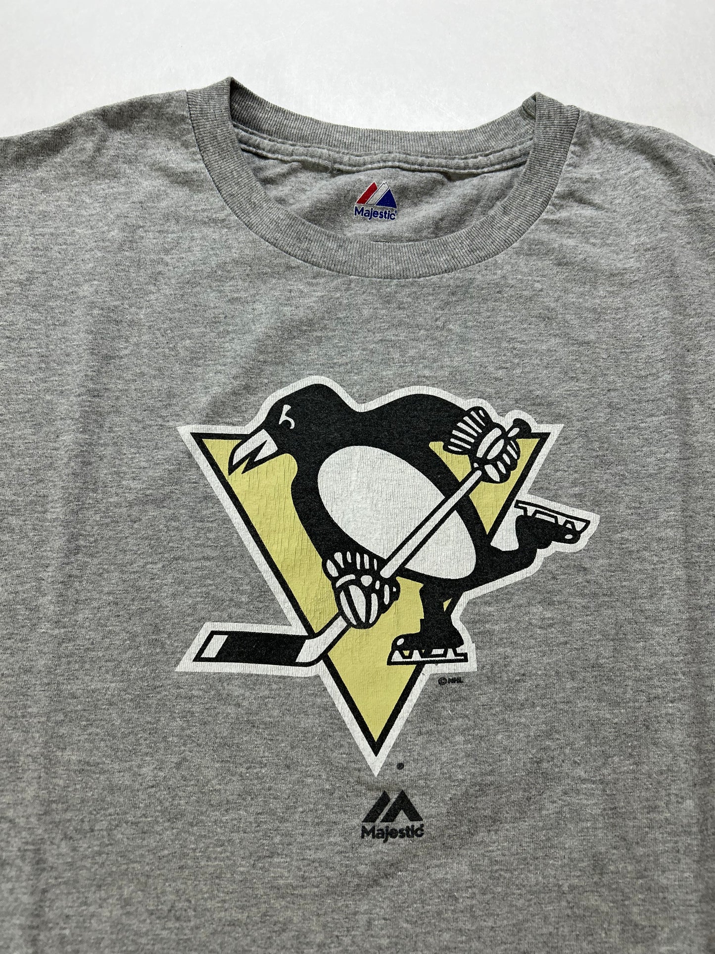 2010s Majestic Pittsburgh Penguins NHL Long Sleeve Tee Large 22.25x28 Inches
