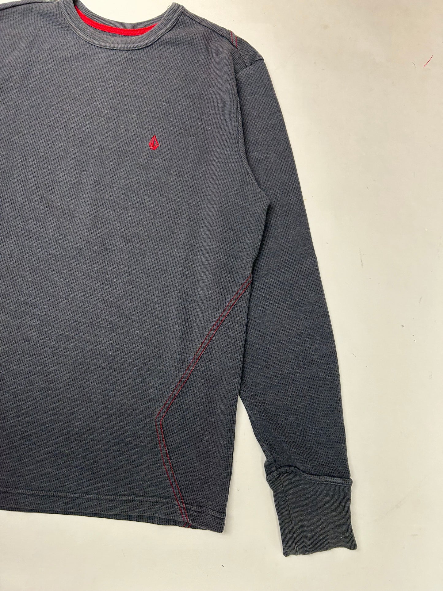 Vintage 00s Volcom Stone Thermal Long Sleeve Chest Logo Shirt Medium/Large Fit 21x28.25 Inches Gray
