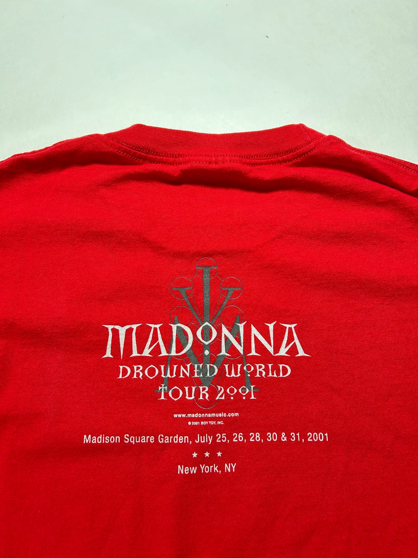 Vintage 2001 Madonna Drowned World Tour MSG Music Tee Large 21x28.76 Inches Box Logo Graphic Red
