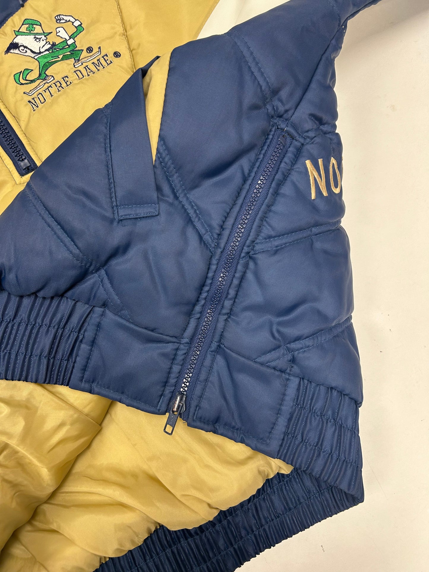 Vintage Notre Dame Fighting Irish Puffer Jacket 1/4 Zip Medium/Large Fit 26.75x29.5 Inches Pro Player 90s