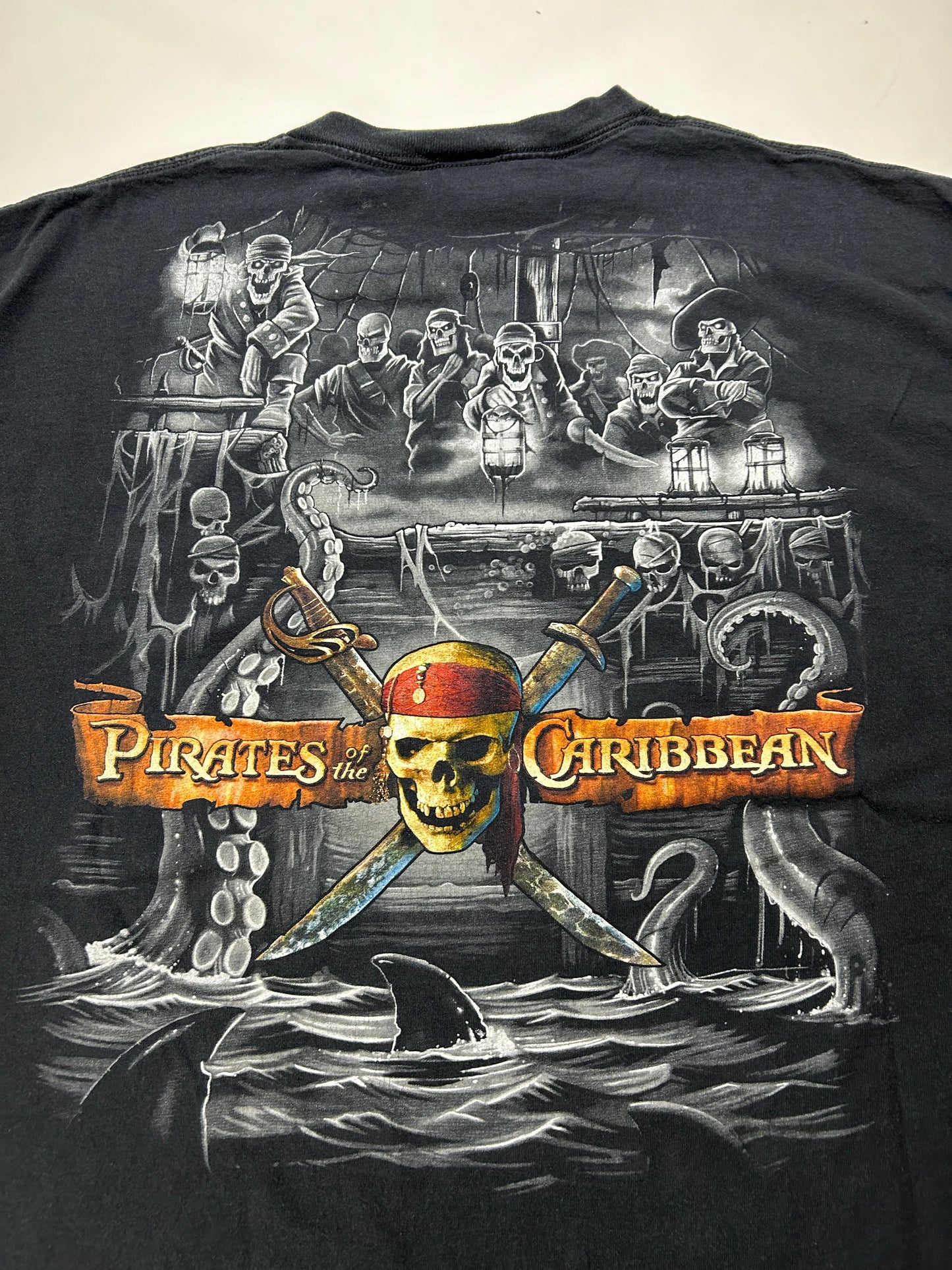 Vintage 00s Pirates of the Caribbean Movie Walt Disney World Tee 2XL 25x30.25 Inched Black