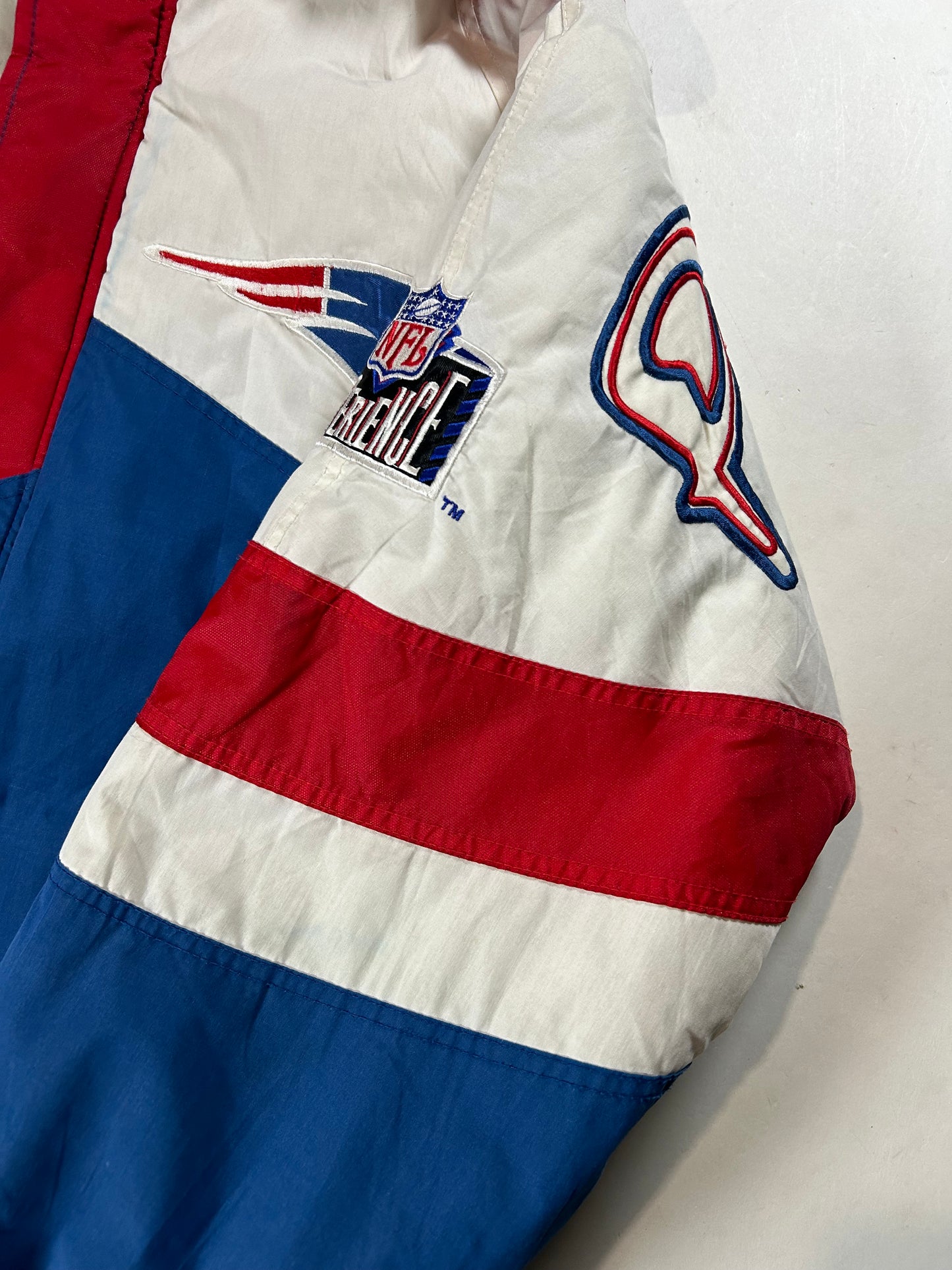 Vintage 90s New England Patriots NFL Graffiti Pro Player Puffer Jacket Tagged Medium Can Fit Large 26.25x27.5 Inches