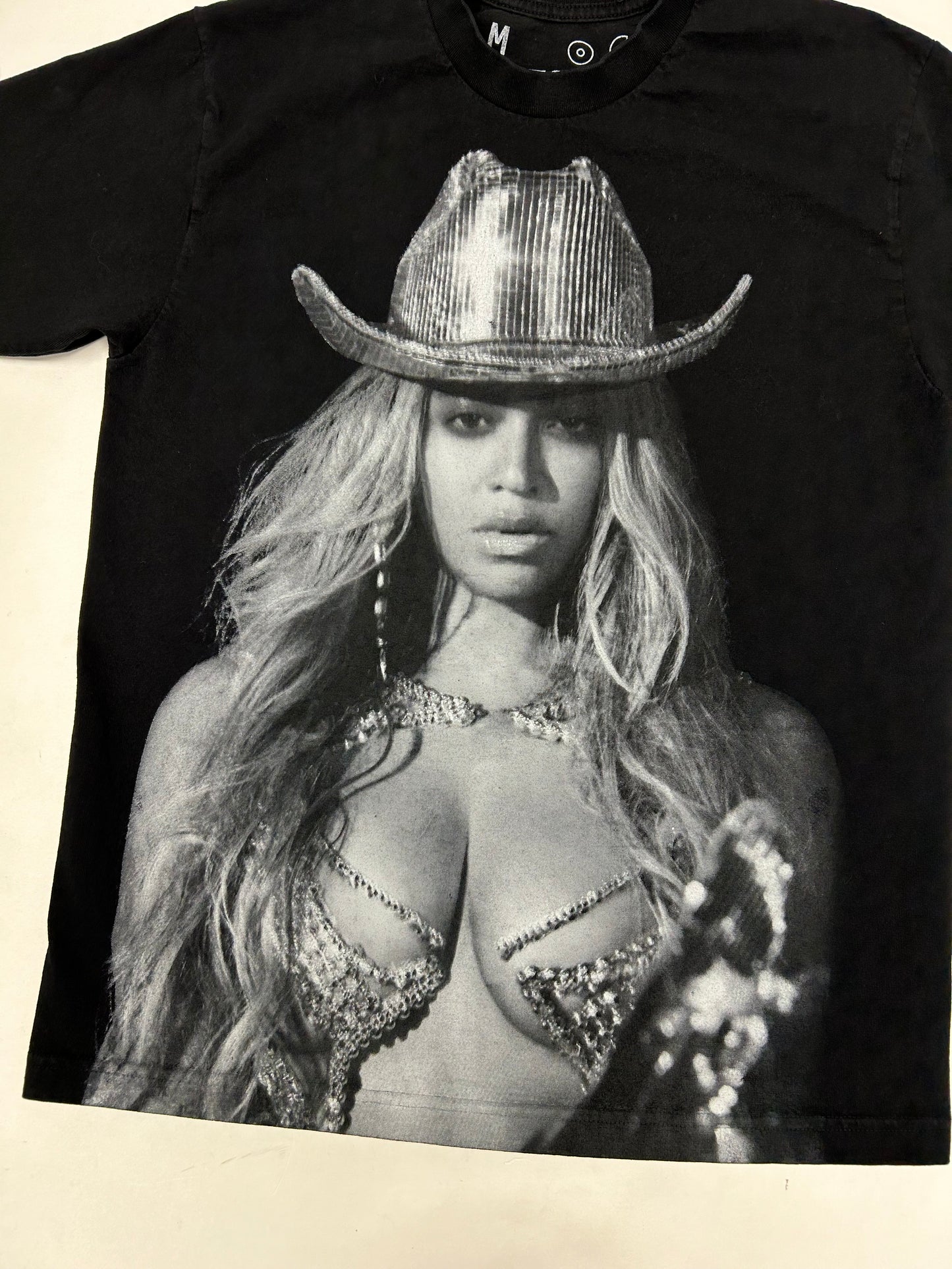 Beyoncé Cowboy Carter Renaissance World Tour 2023 Outside All Summer Medium 19.75x27.5 Inches Tee