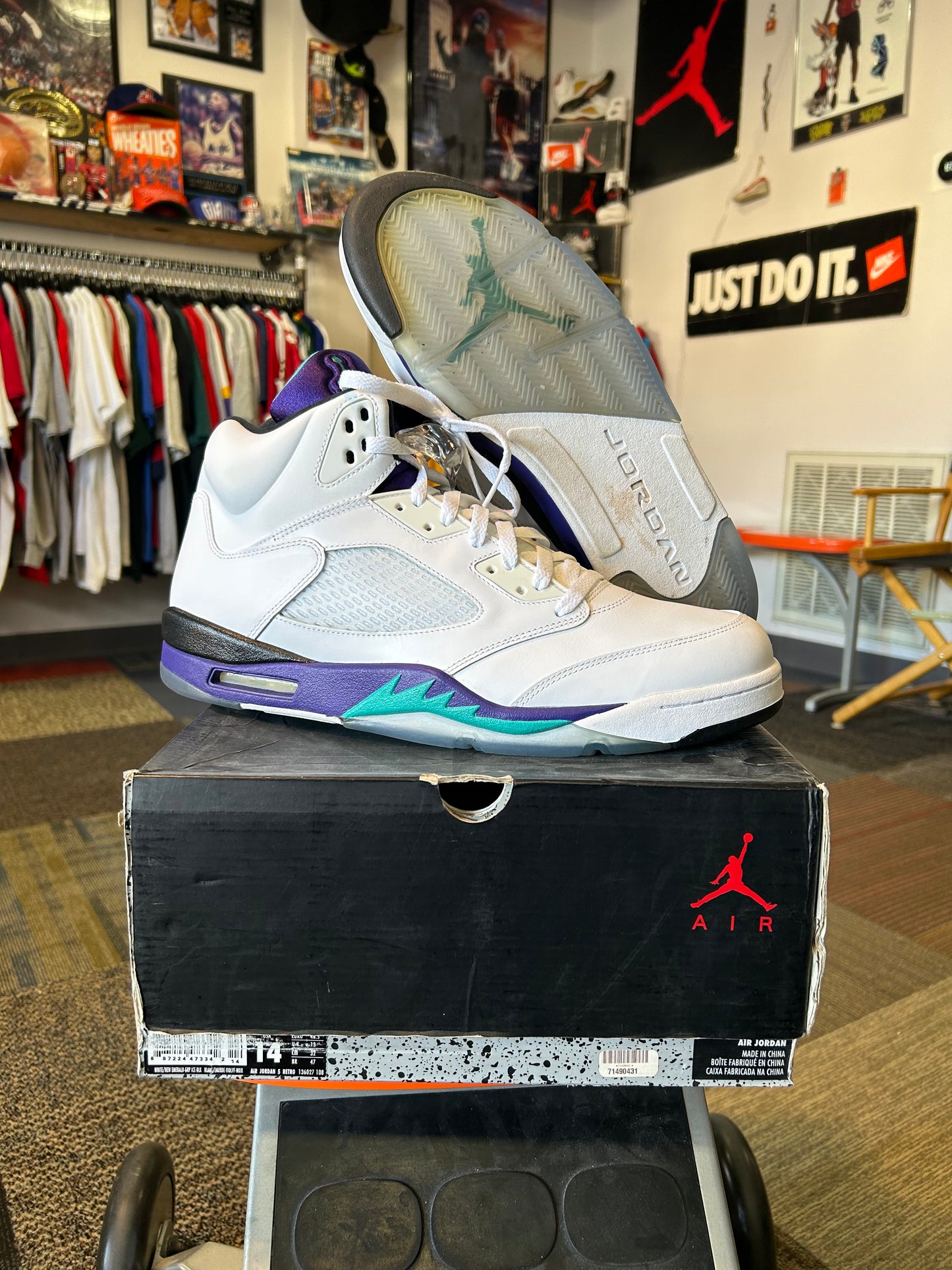 2013 Air Jordan Retro 5 Grape Nike Size 14 136027-108 With Box