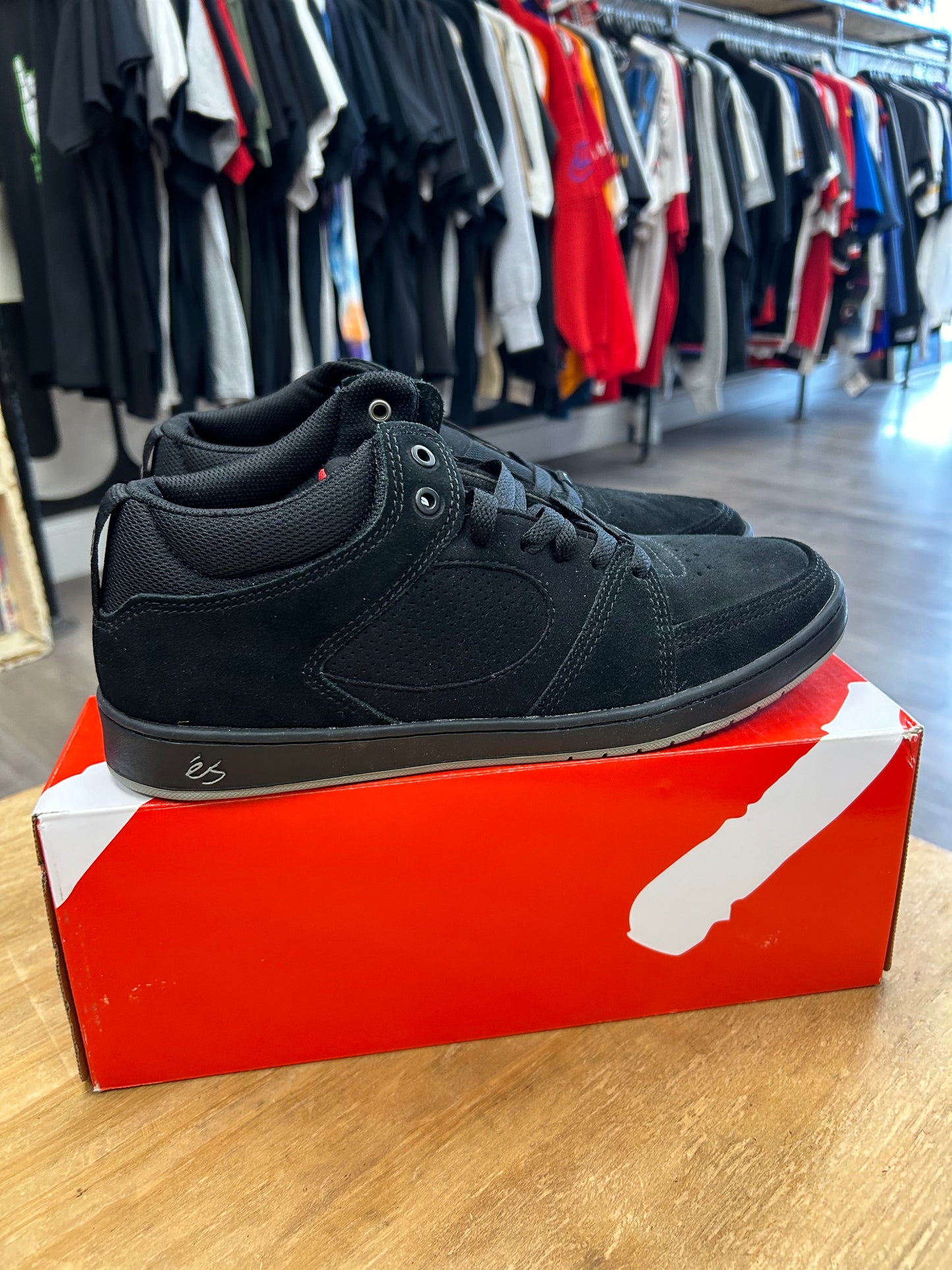 eS Accel Slim Mid Skateboarding Black Suede Shoes Size 10 Mens New Skate Shoe
