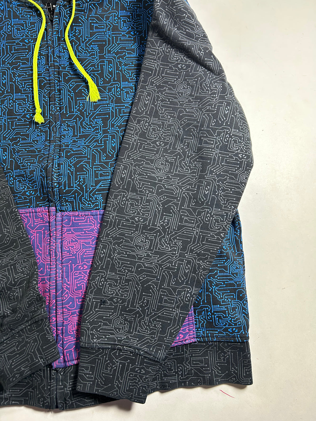Vintage Thirty Two Snowboarding Brand Hoodie Zip Sweatshirt Y2K Abstract Large 24.25x27.75 Inches
