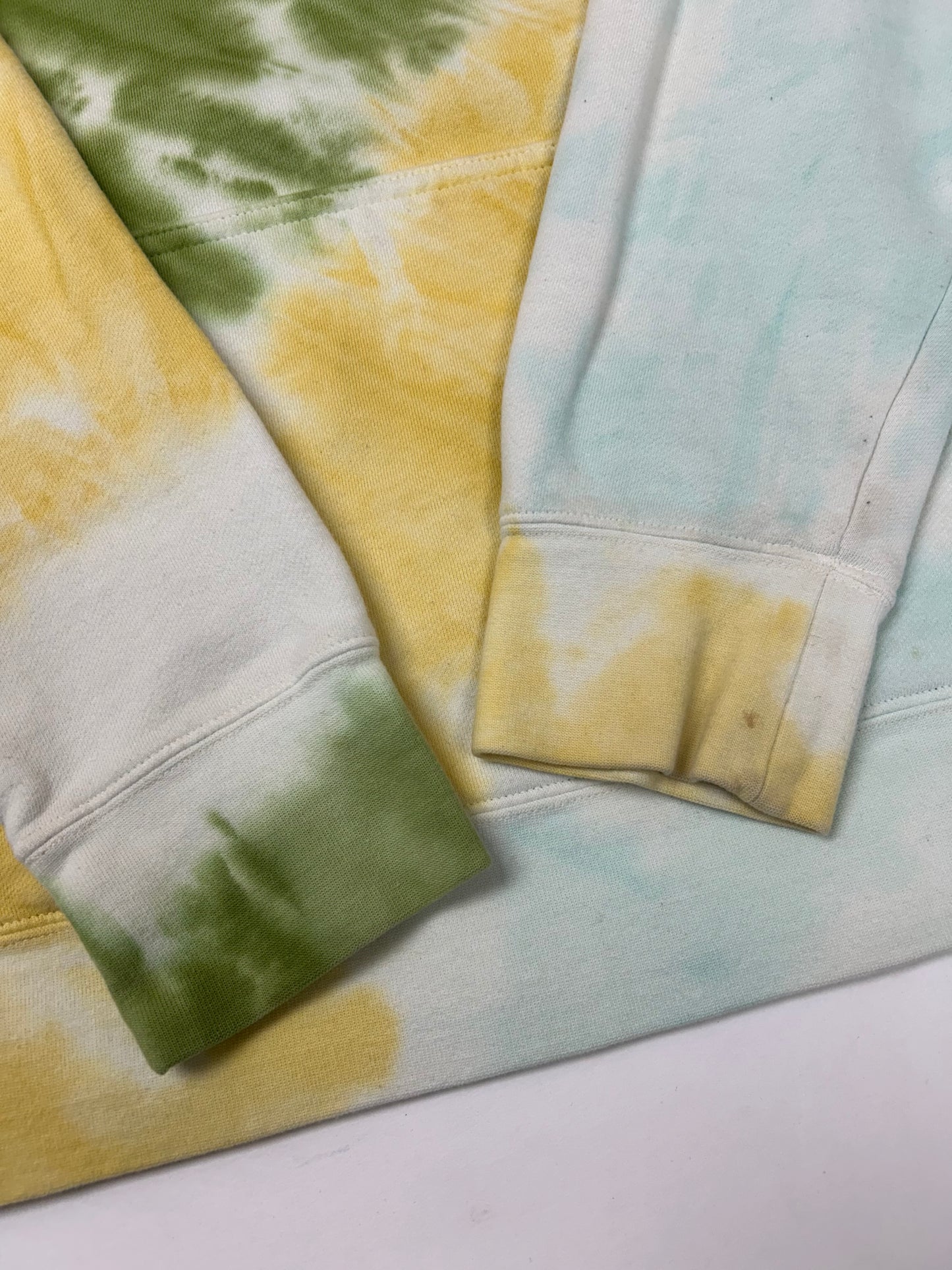 Huf Worldwide Tie-Dye Hooded Sweatshirt Large/Medium Fit 22.5x29 Inches