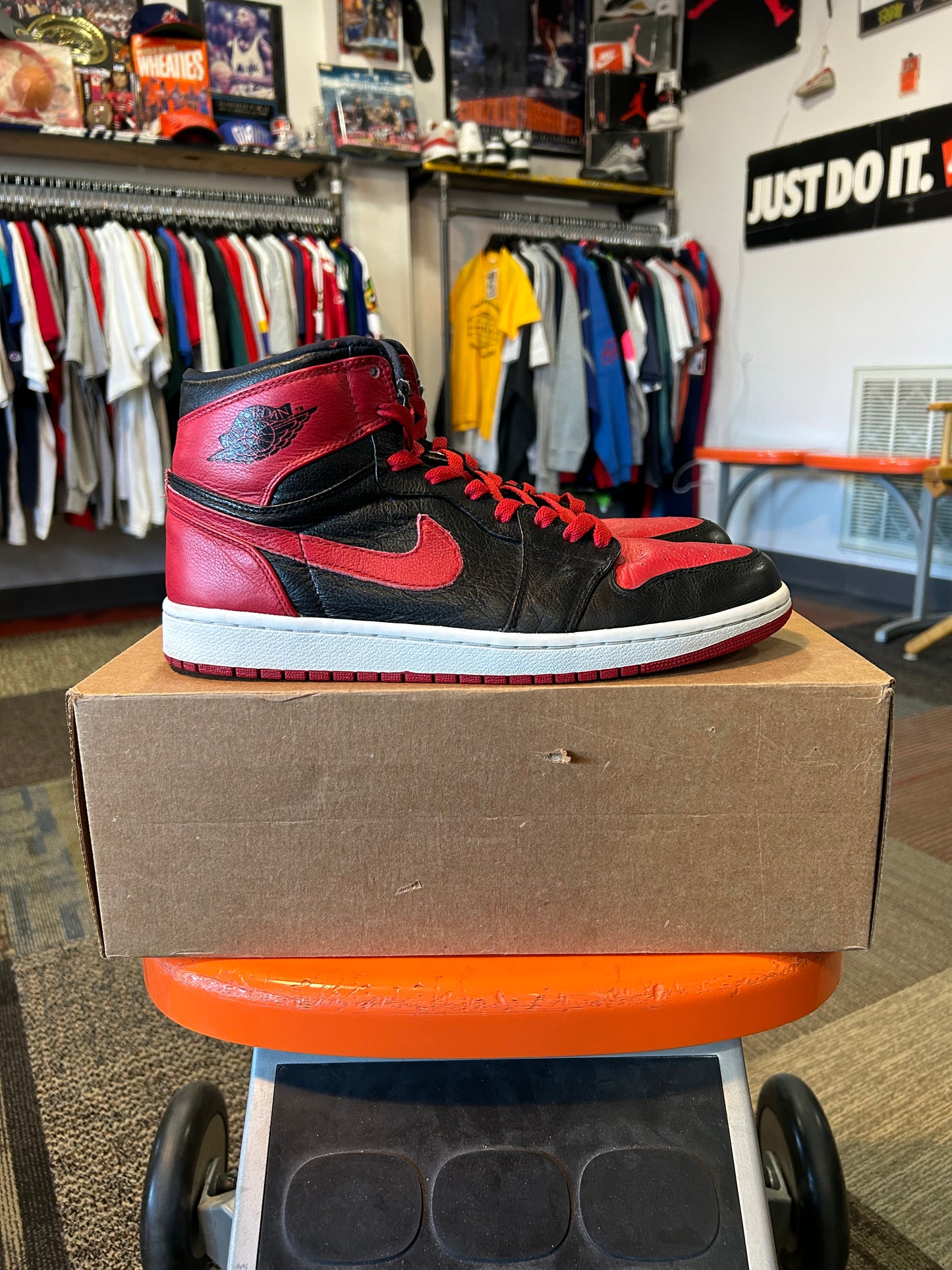 Air Jordan 1 Banned X Bred 1 2011 Nike Size 10.5 Great Condition Black/Red