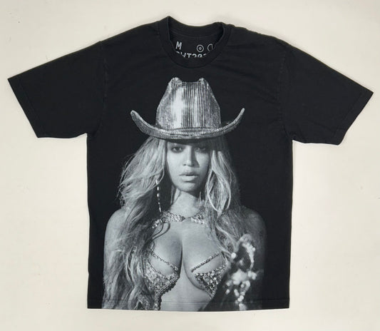 Beyoncé Cowboy Carter Renaissance World Tour 2023 Outside All Summer Medium 19.75x27.5 Inches Tee