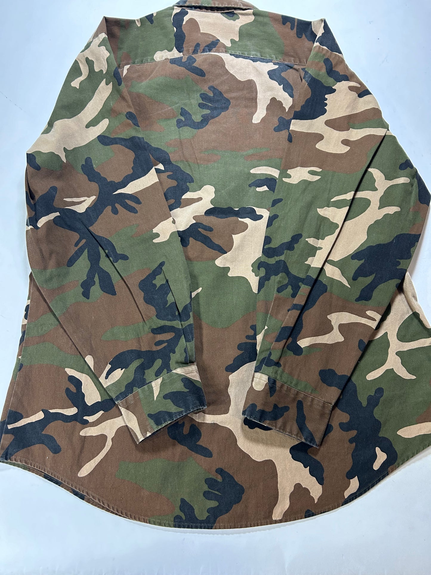 Vintage Winchester Hunting Button Up Shirt Long Sleeve Duck Camouflage Large 24.75x33 Inches