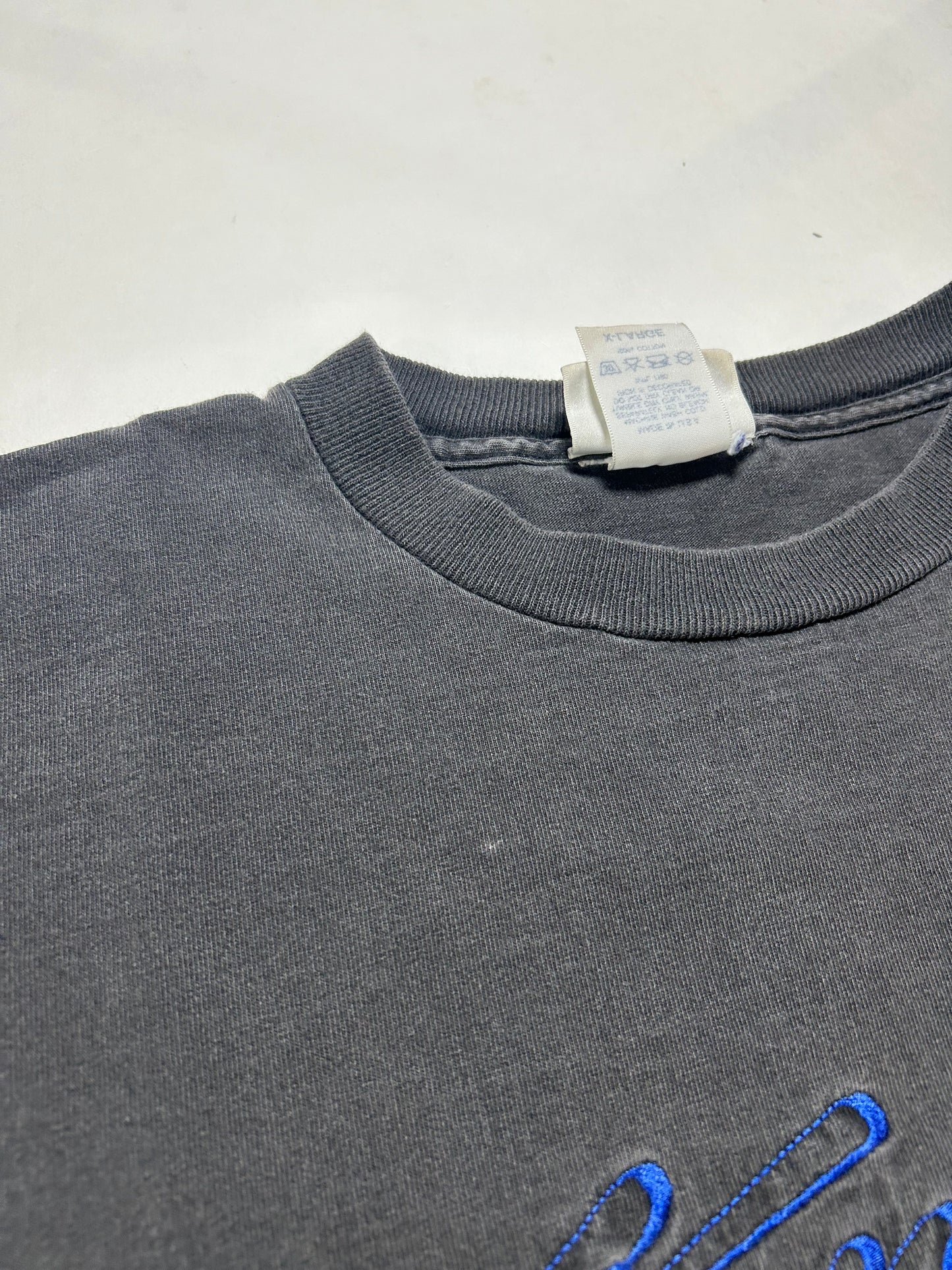 Vintage 90s New York Knicks NBA Embroidered Logo Antigua Sport Tee Faded Black XL Big Fit 25.25x31.25 Inches