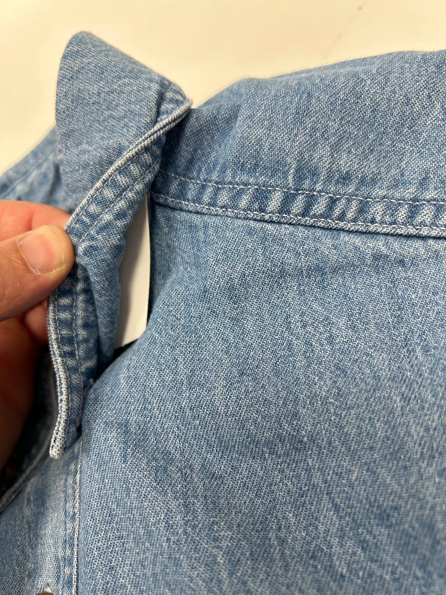 Woolrich Denim Button Up Shirt Blue Long Sleeve 100% Cotton Men’s Large 24x33 Inches DS Brand New With Tag