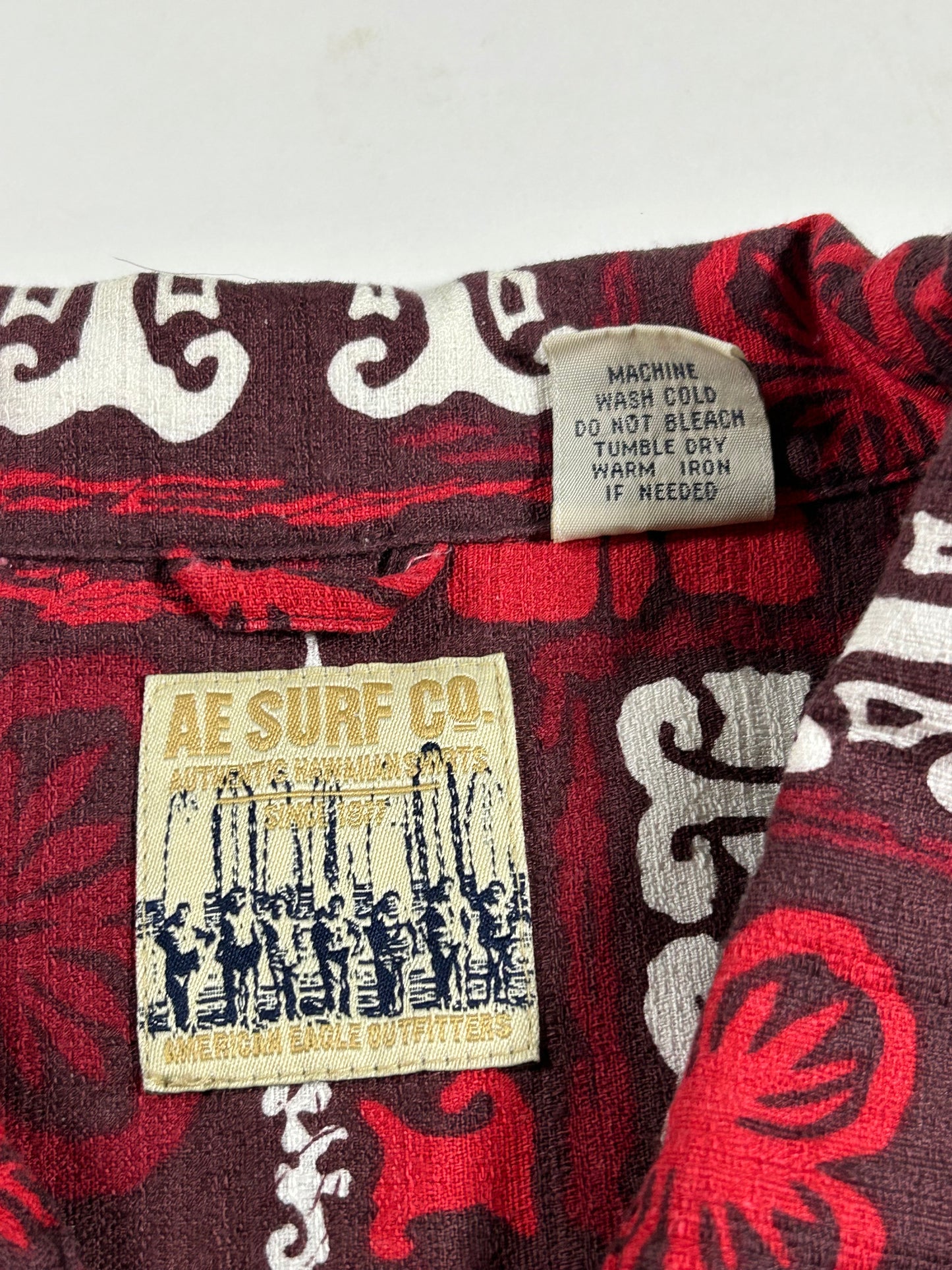 Vintage American Eagle AE Surf Co Shirt Floral Hawaiian Button Up Aloha Red XL 27.75x31.5 Inches