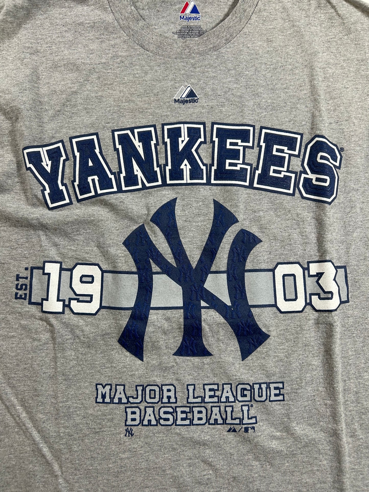 Majestic New York Yankees MLB Long Sleeve Tee Medium 19.75x27.75 Inches Gray