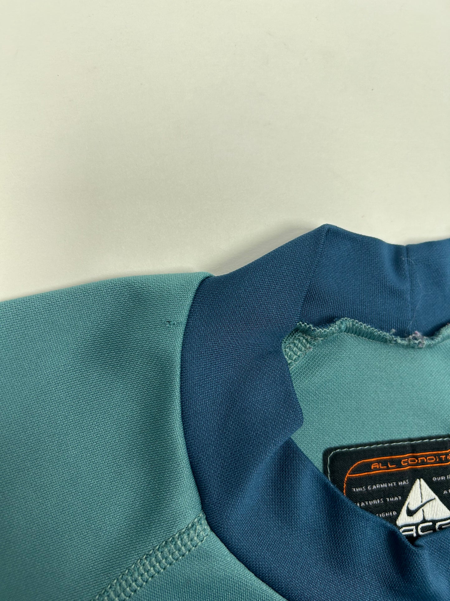 Nike ACG Base Layer 1 All Conditions Gear Vintage Large 22x29.5 Inches Blue