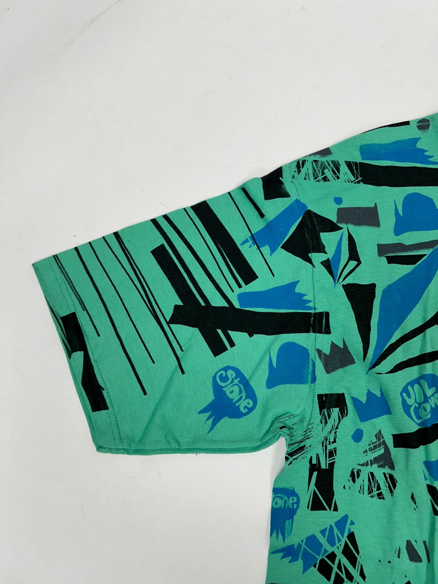 Vintage Volcom Stone All Over Print Skateboarding Skate Surf Tee Large 22.25x30.75 Inches Brand New Old Stock With Tag