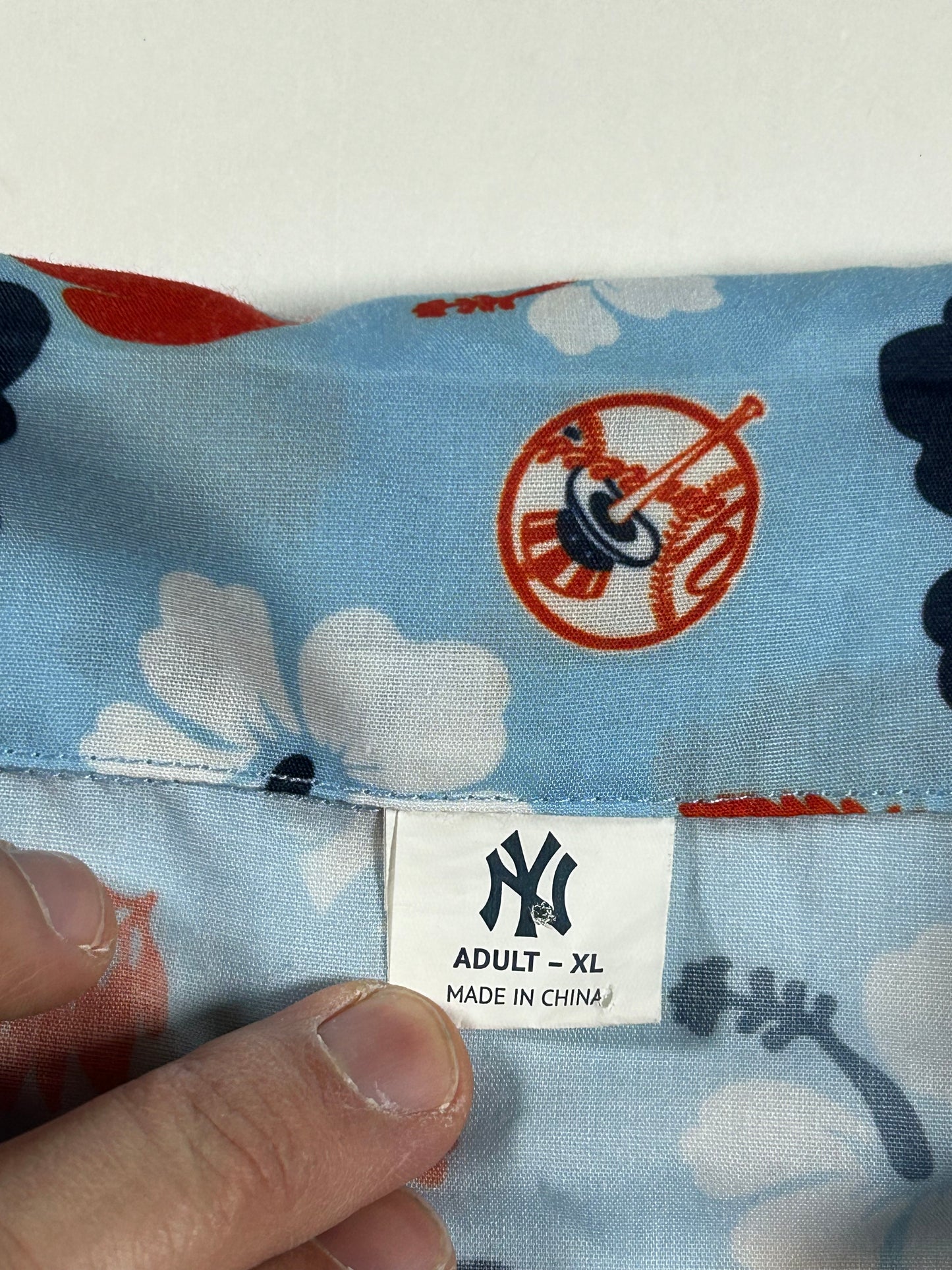 New York YankeesShort Sleeve Hawaiian Aloha Shirt Men's XL MLB Baseball