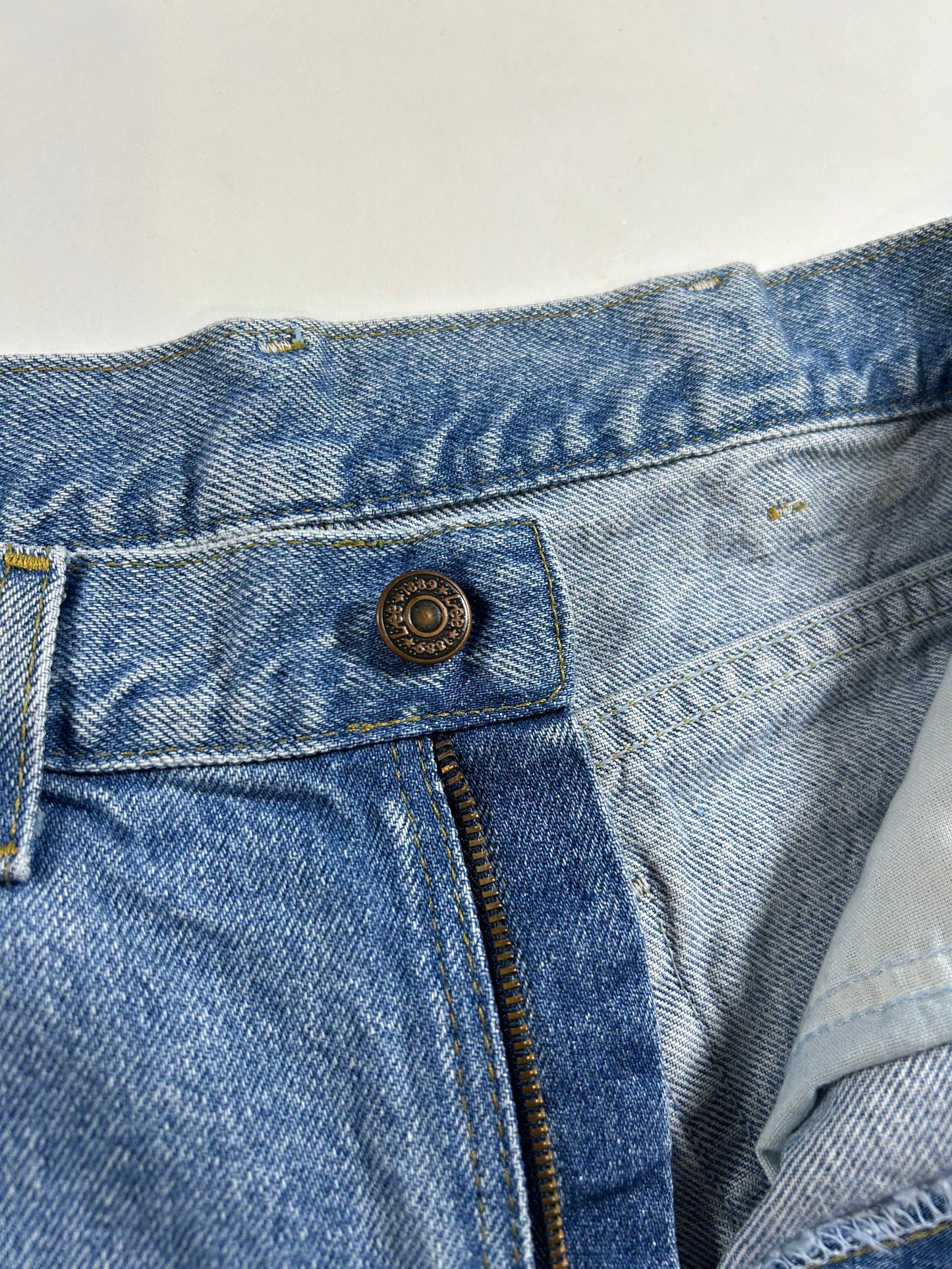 Vintage Lee Denim Jean Shorts 100% Cotton Men's 33 Fits 32 Waist 15.25x20.5 Inches