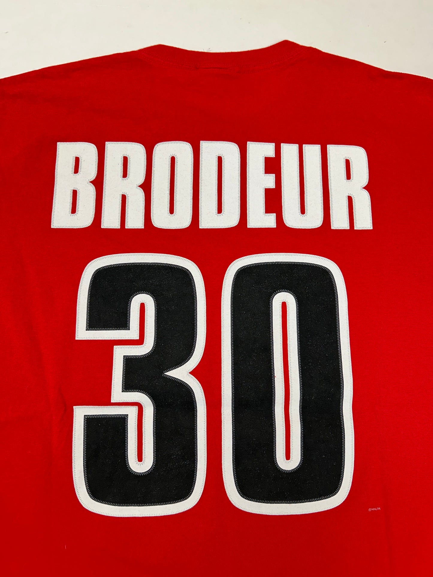 Vintage 00s New Jersey Devils Martin Brodeur #30 NHL Player Tee Large 22x28.75 Inches