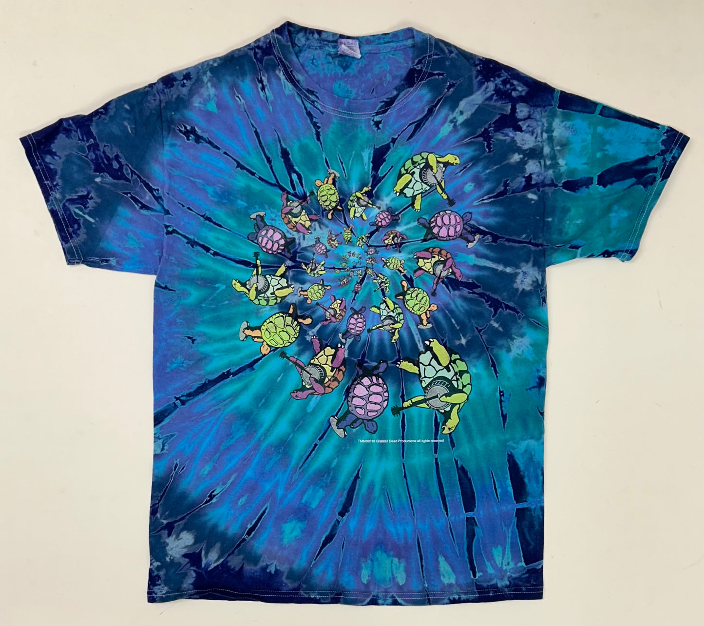 2018 Grateful Dead Turtles Music Band Group Tie-Dye Graphic Tee Medium 19.25x27.75 Inches