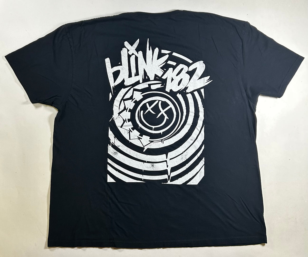 2022 blink-182 Front & Back Graphic Band Tee Fits 2XL 27.25x31.5 Inches