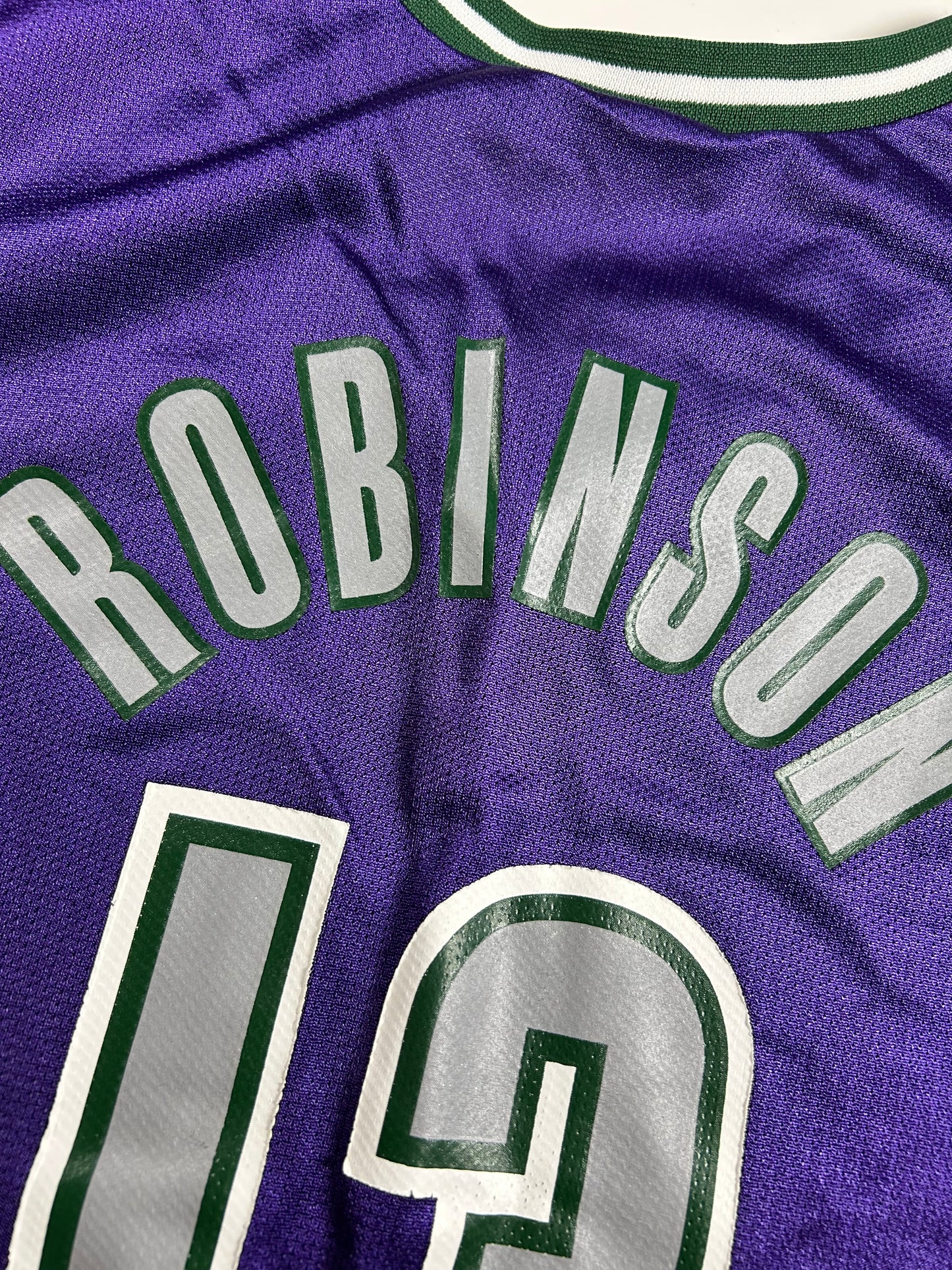 Vintage Glenn Robinson #13 Milwaukee Bucks Champion NBA Jersey 44 Large Big Fit 25x31 Inches Wide Shoulder Edition Purple