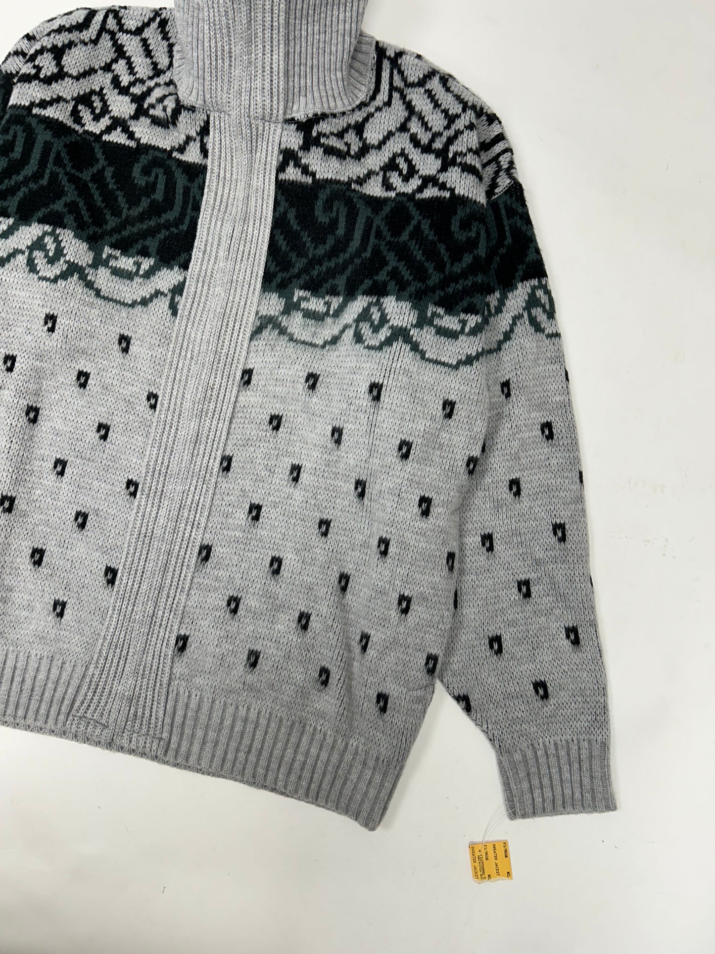 Vintage London Fog Sweater Gothic Zipper Sweater 100% Acrylic Full Zip USA Large 23.5x29 Inches