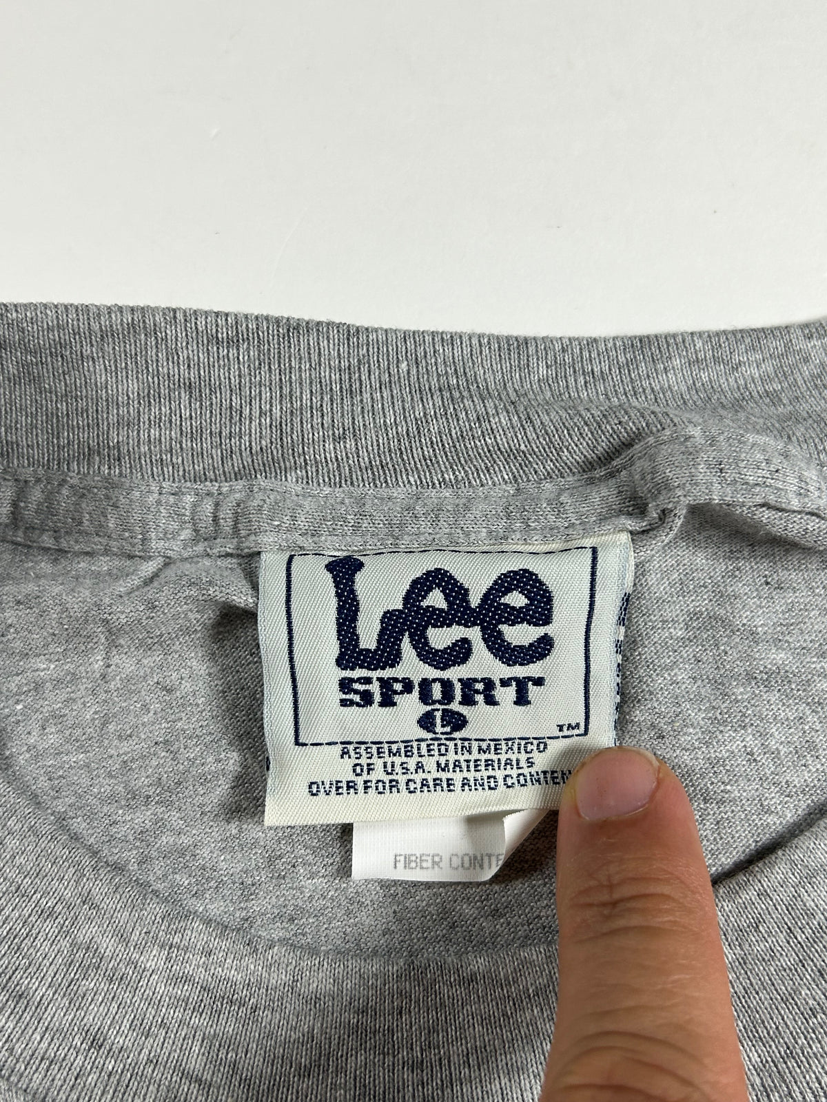 DS Brand New Old Stock Vintage Lee Sport New York Yankees 1999 MLB World Series Champions Official Clubhouse Edition Tee Gray Large 22.5x31.5 Inches