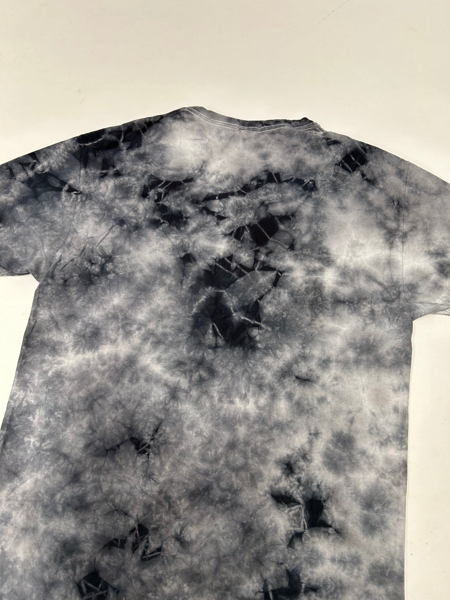 2022 Demon Slayer Kimetsu No Yaiba Circle Logo Tie Dye Tee Size Medium 19x27.75 Inches