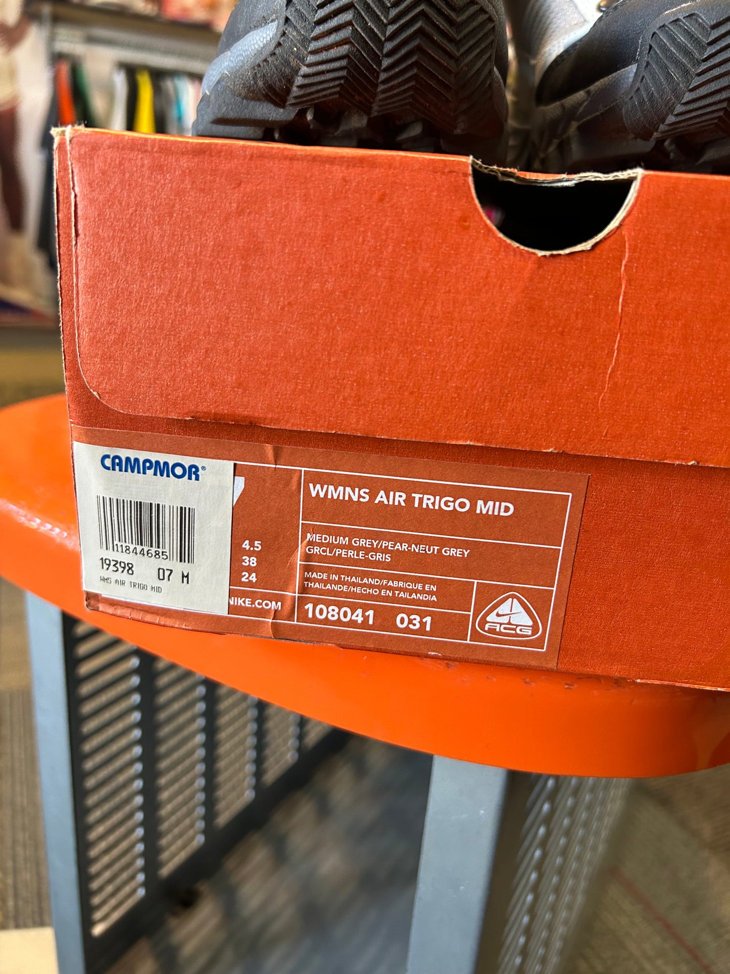 Vintage 2001 Nike ACG WMNS Air Trio Mid Used In Good Condition With Box Women’s 7 Wear At Your Own Risk