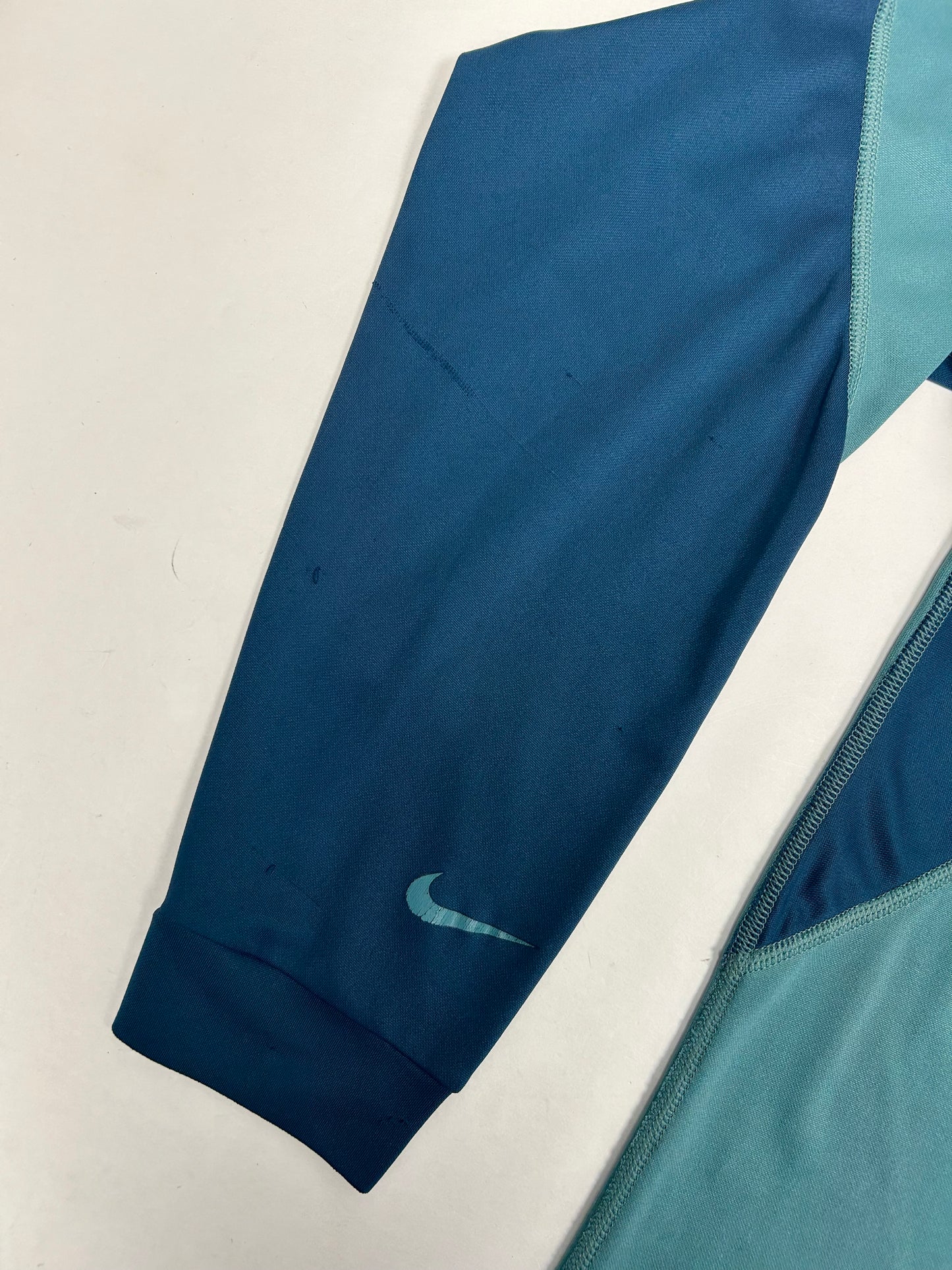 Nike ACG Base Layer 1 All Conditions Gear Vintage Large 22x29.5 Inches Blue