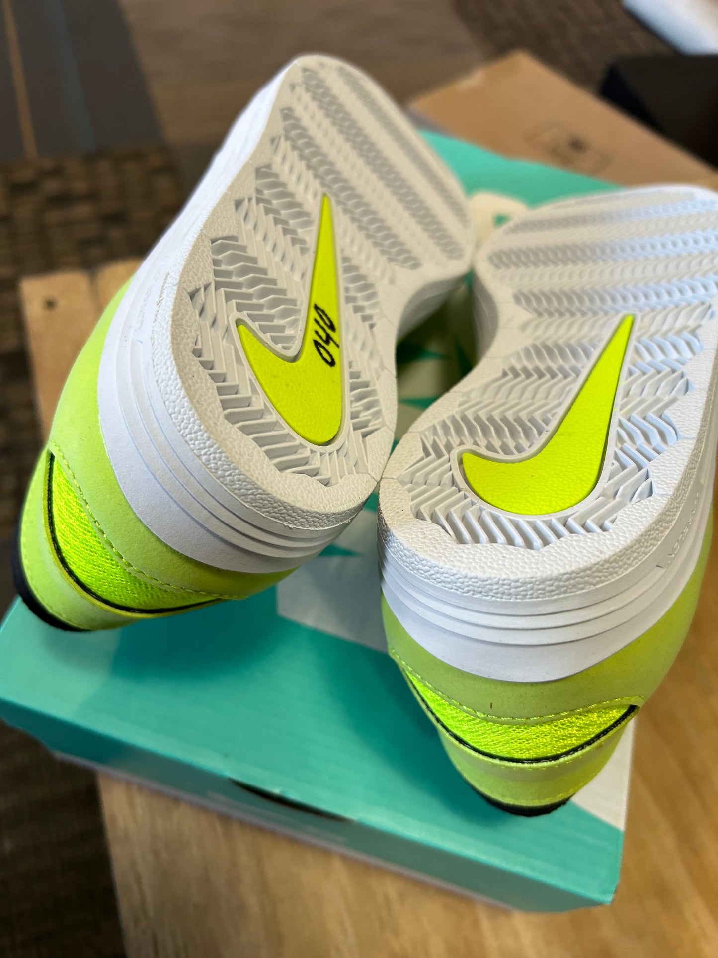 Nike SB Lunar Oneshot Volt/Black 631044-700 Size 8 Brand New With Marks As Is