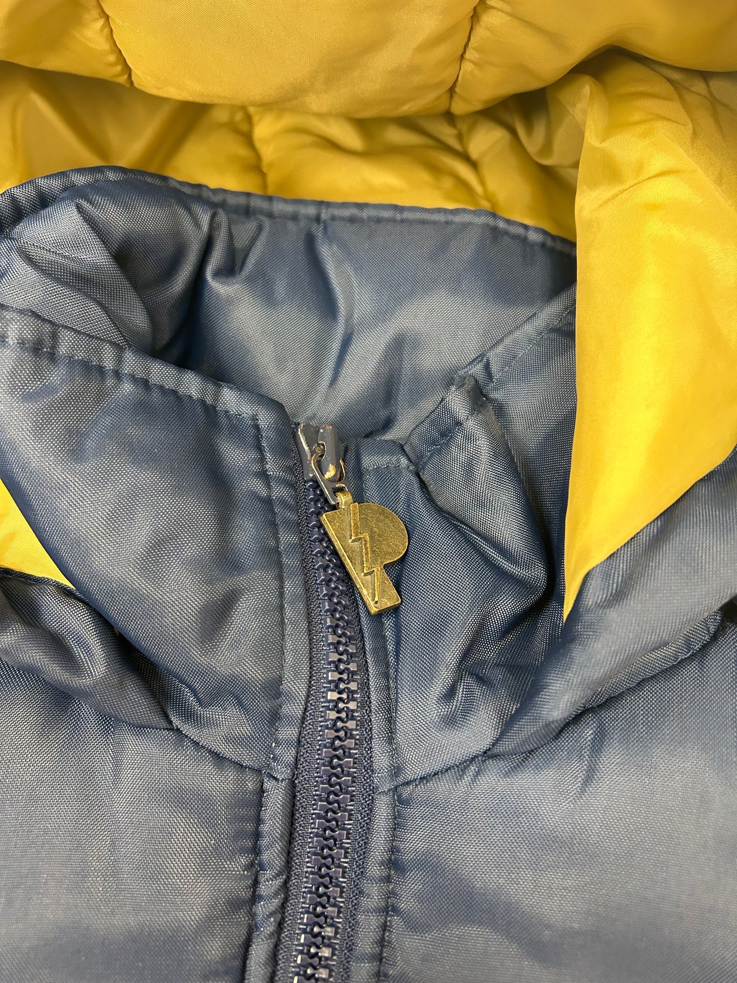 Vintage Notre Dame Fighting Irish Puffer Jacket 1/4 Zip Medium/Large Fit 26.75x29.5 Inches Pro Player 90s