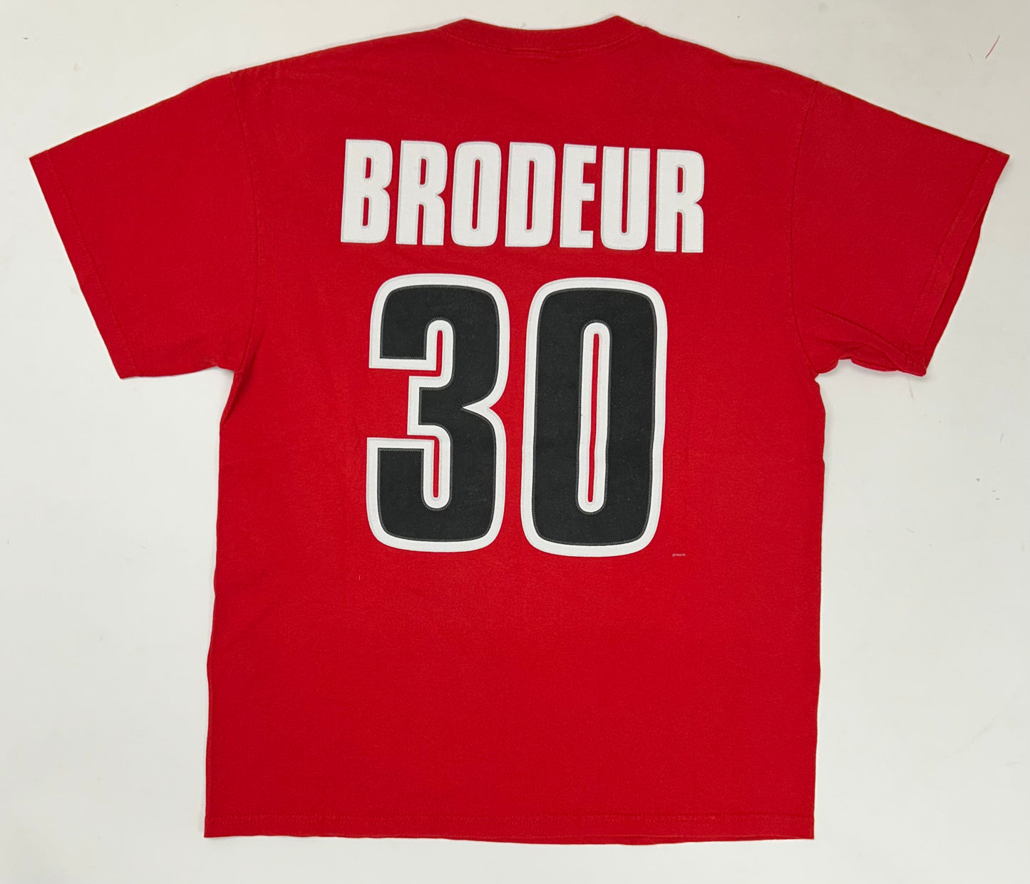 Vintage 00s New Jersey Devils Martin Brodeur #30 NHL Player Tee Large 22x28.75 Inches
