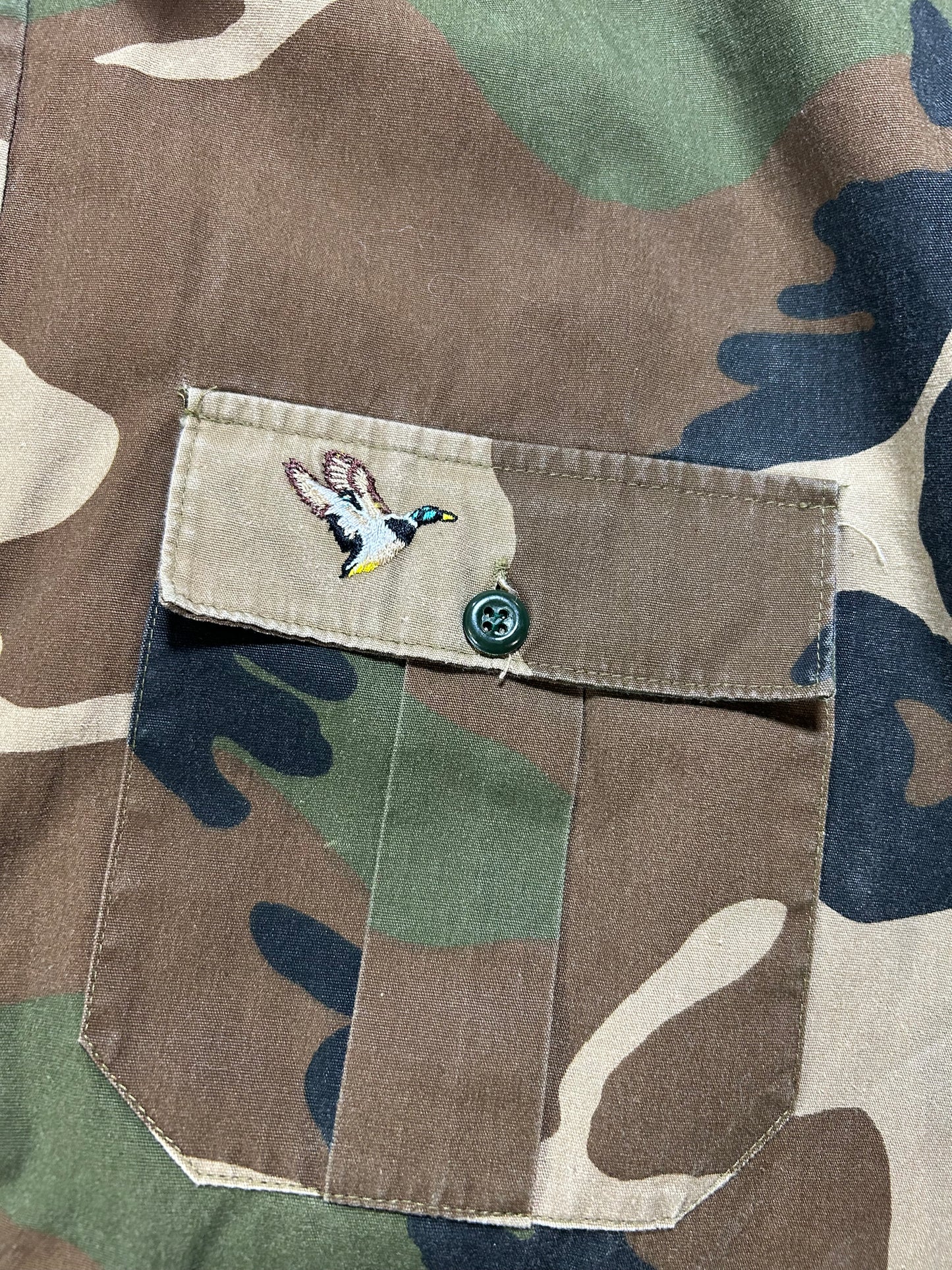 Vintage Winchester Hunting Button Up Shirt Long Sleeve Duck Camouflage Large 24.75x33 Inches