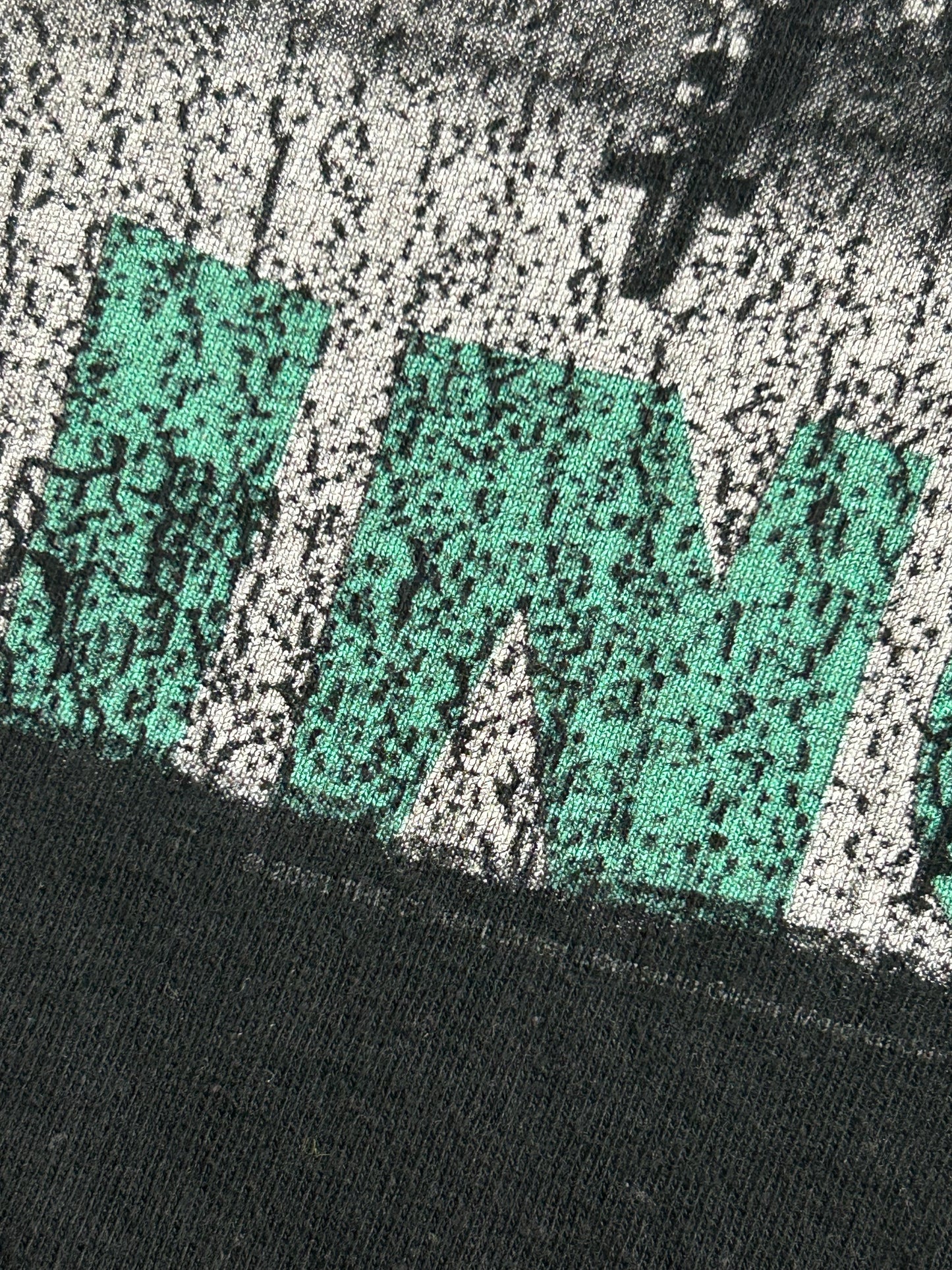 The Clash London Calling Graphic T Shirt Black 2000s Print Music Cropped Tee M/S Fit 20.5x24.5 Inches