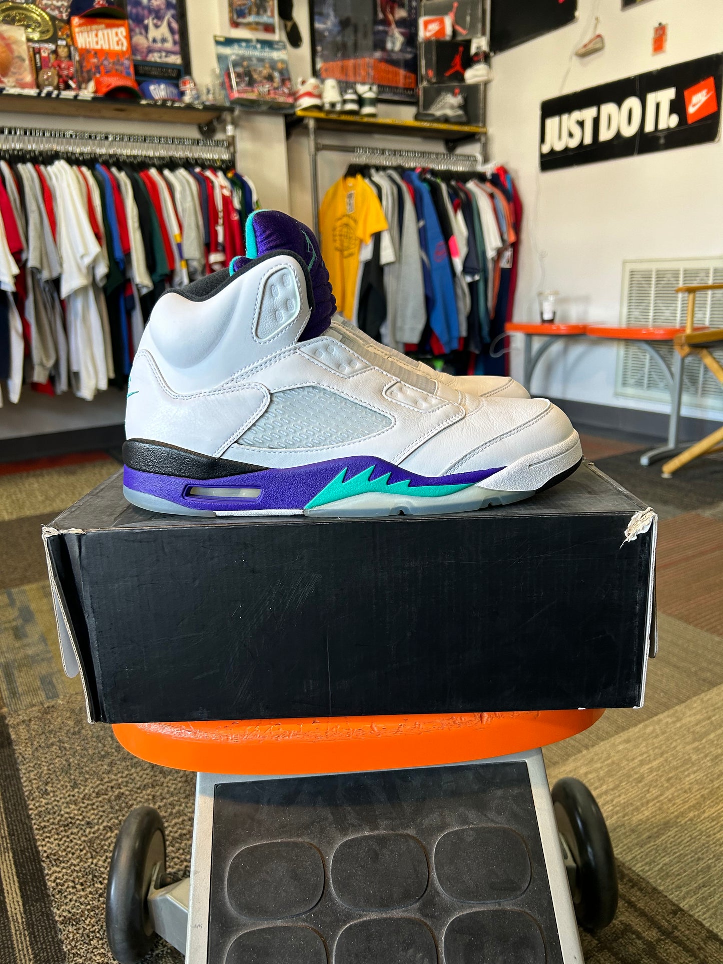 2018 Nike Air Jordan Retro 5 Grape Fresh Prince NRG Size 10 Very Will Smith Worn Twice Great Condition