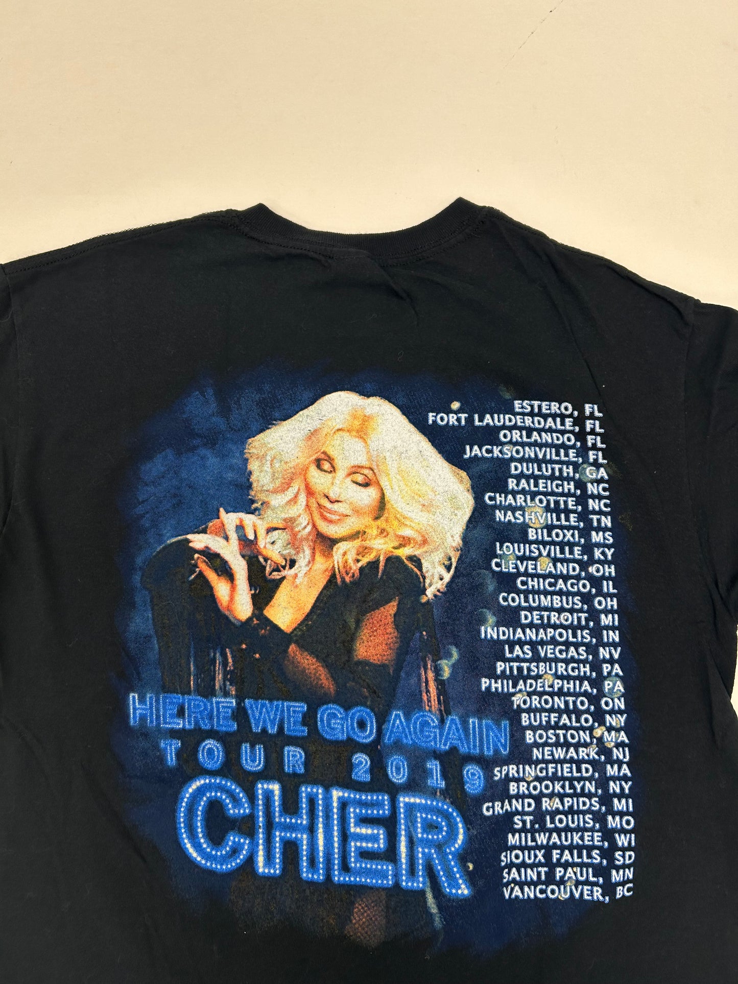 Cher Here We Go Again Tour 2019 Music Tee Parking Lot Shirt Medium 19.75x27.25 Inches