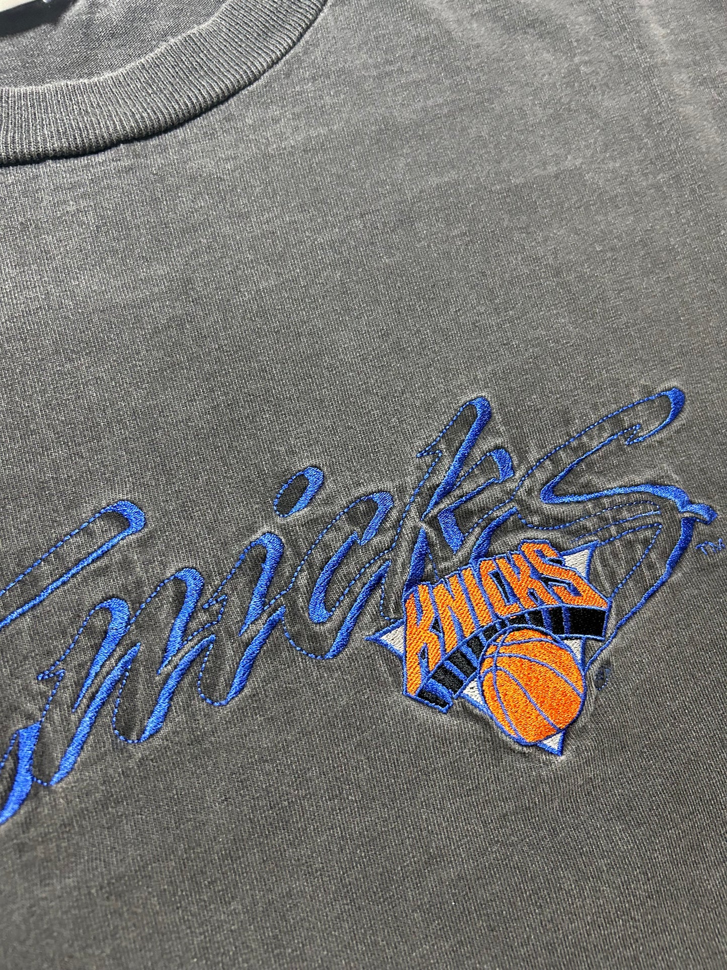 Vintage 90s New York Knicks NBA Embroidered Logo Antigua Sport Tee Faded Black XL Big Fit 25.25x31.25 Inches
