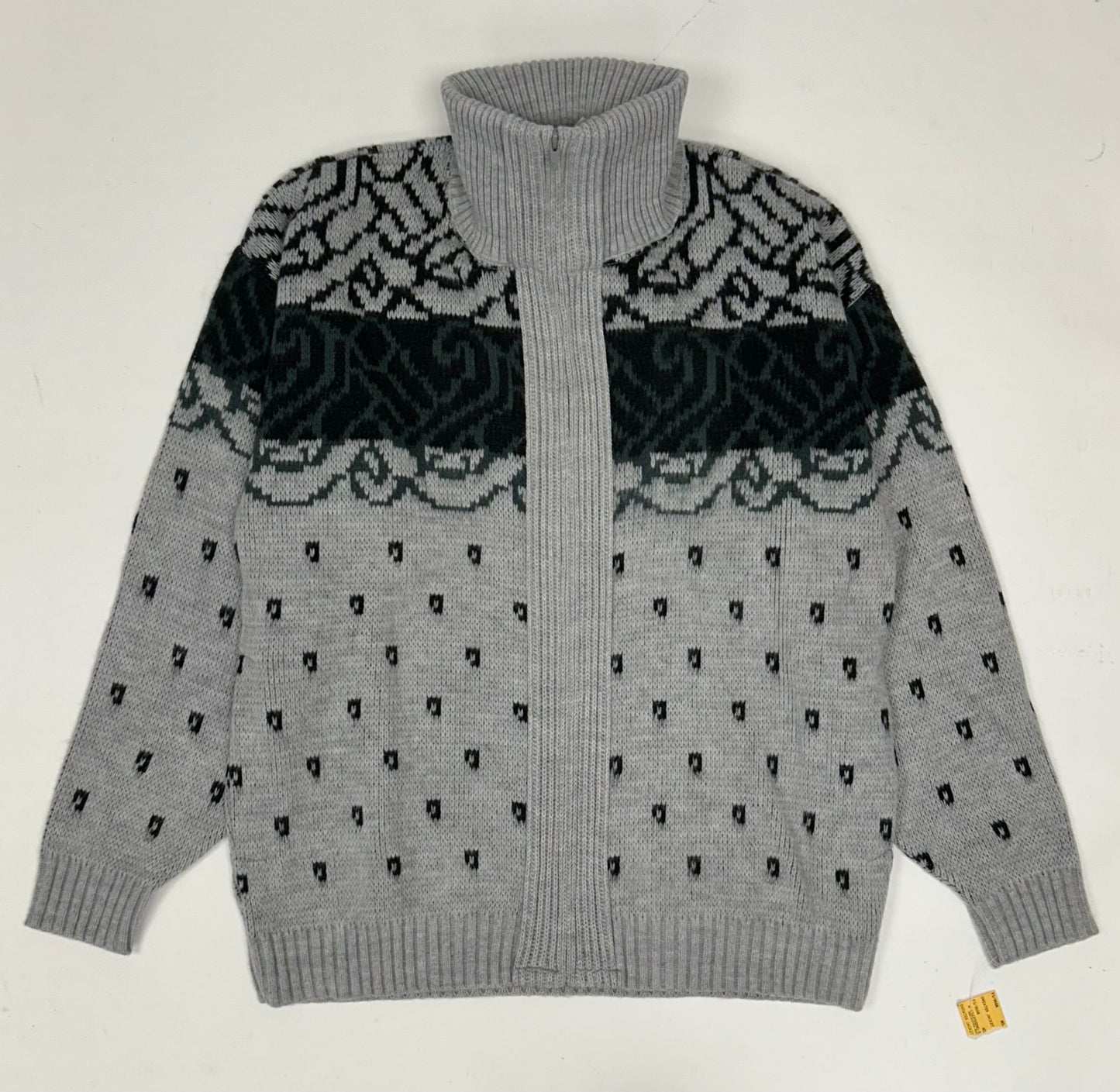 Vintage London Fog Sweater Gothic Zipper Sweater 100% Acrylic Full Zip USA Large 23.5x29 Inches