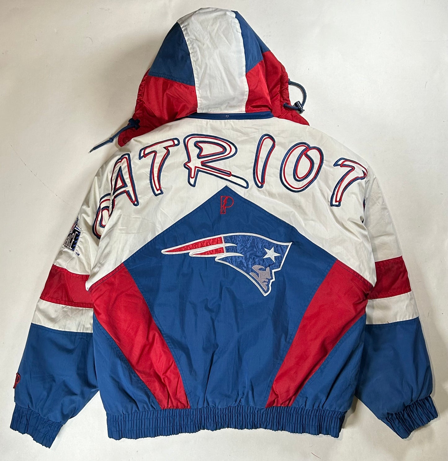 Vintage 90s New England Patriots NFL Graffiti Pro Player Puffer Jacket Tagged Medium Can Fit Large 26.25x27.5 Inches