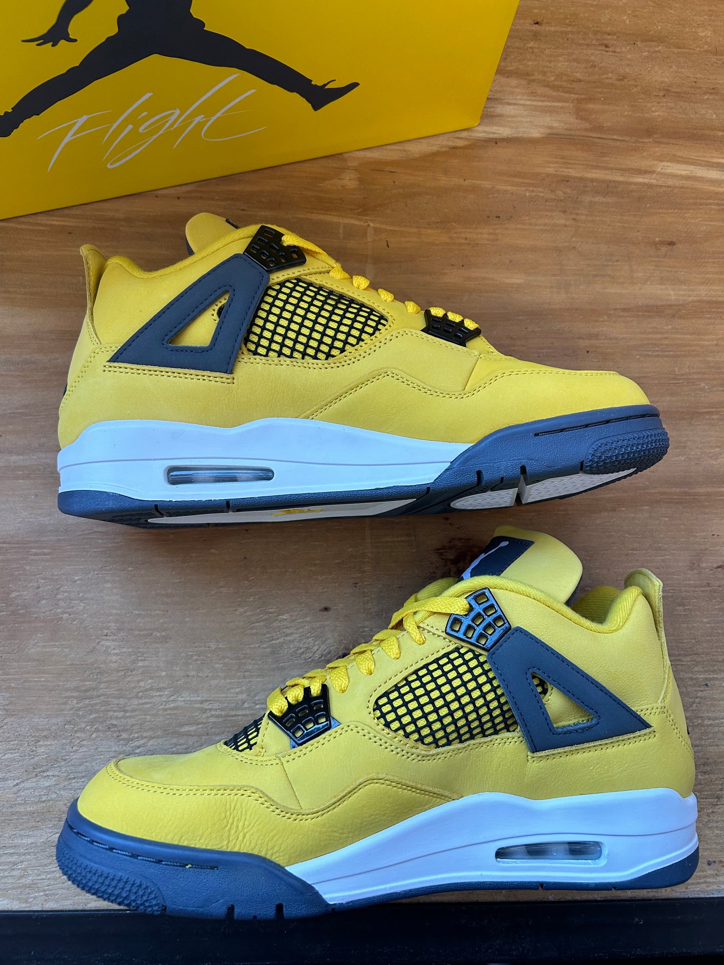 2021 Nike Air Jordan 4 Retro Lightning Nike Basketball Michael Jordan Sneaker Size 10 DS Brand New