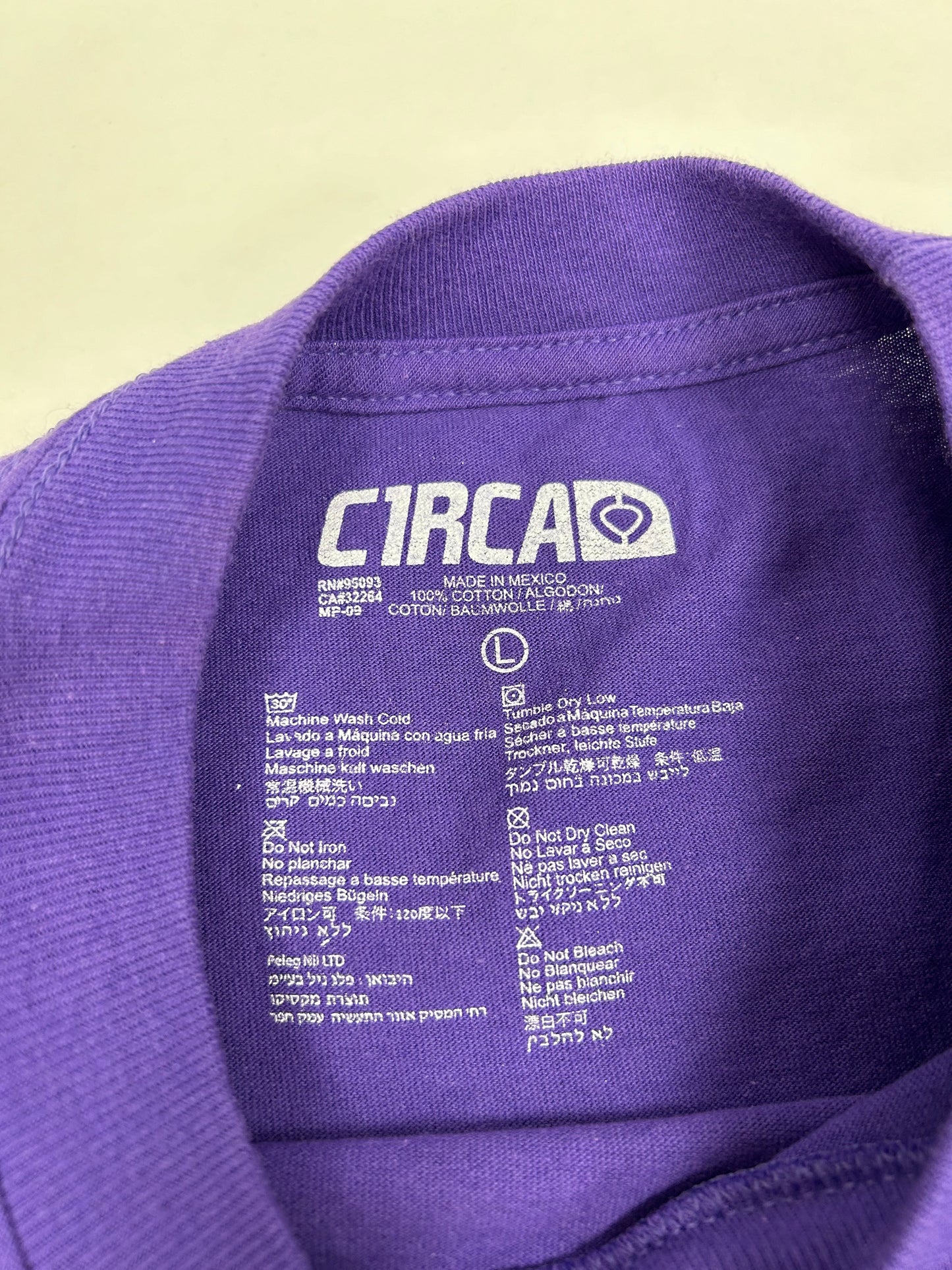 Vintage Circa Footwear City Tokyo Image Skate Tee Large 21.5x31.5 Inches Purple